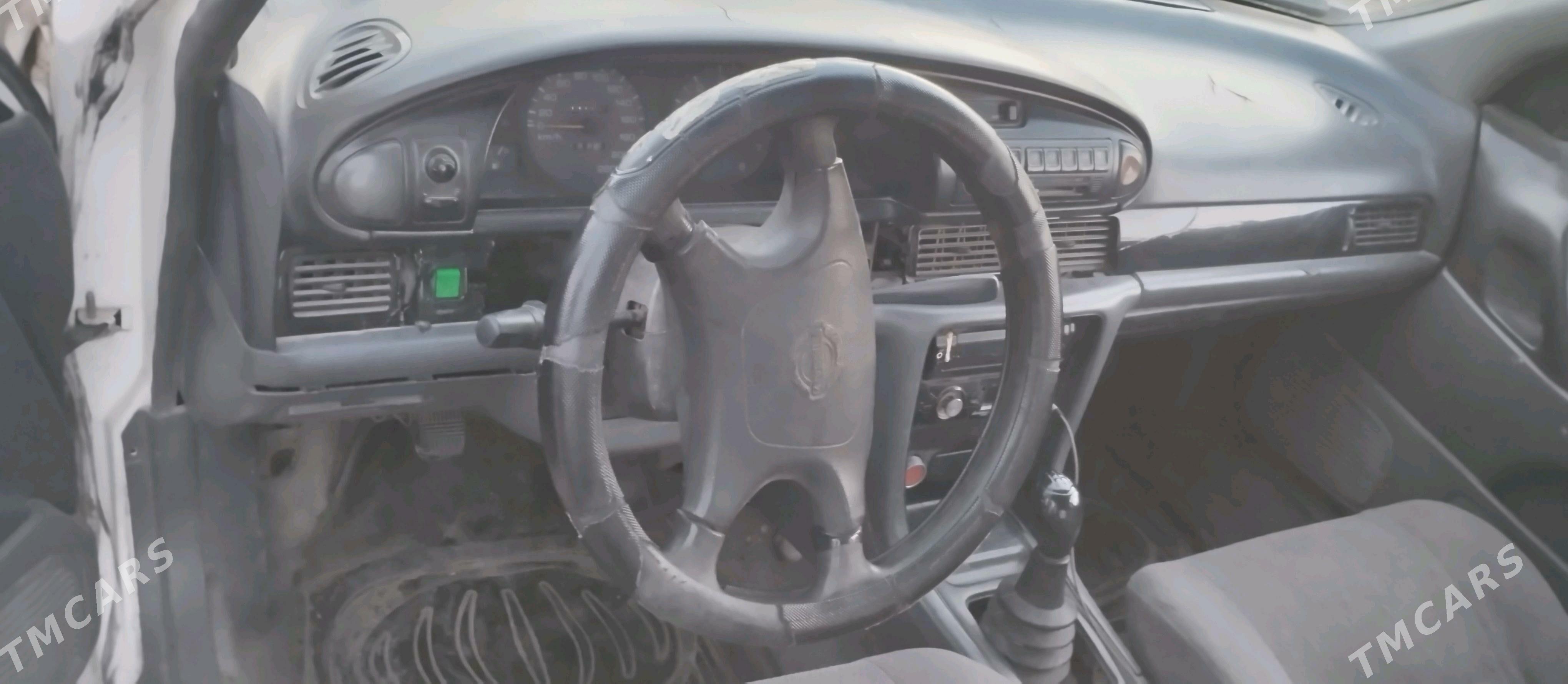Nissan Bluebird 1996 - 25 000 TMT - Çärjew - img 4