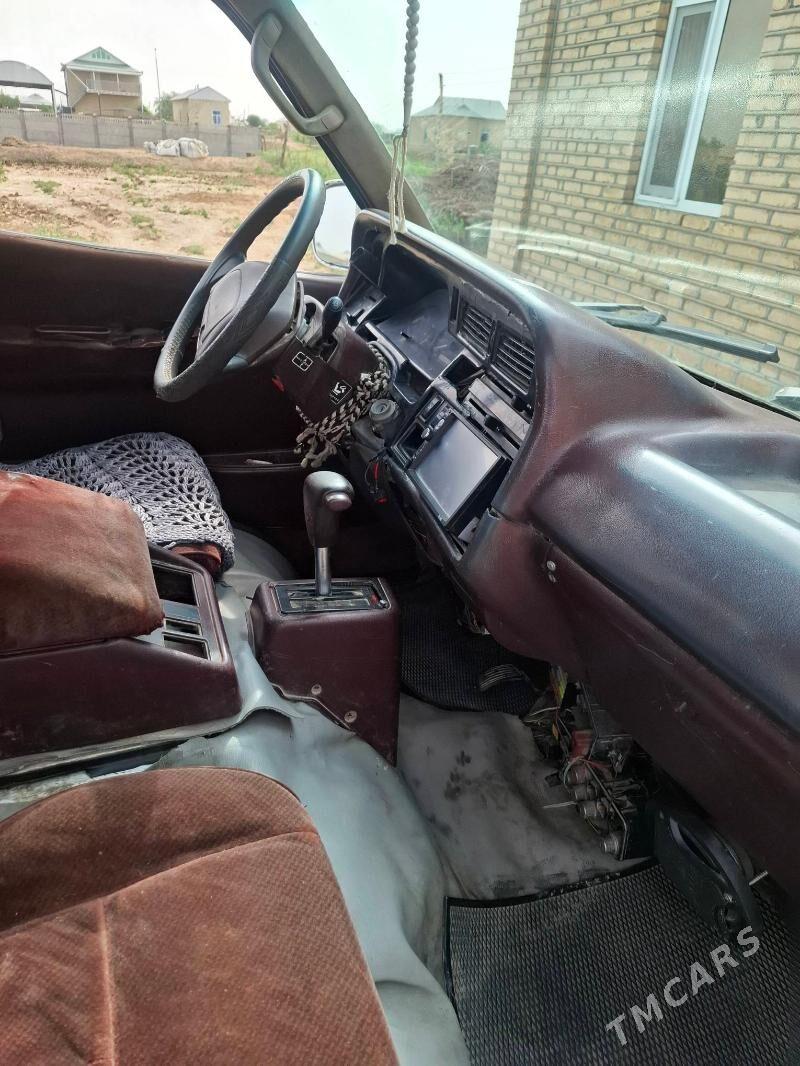 Toyota Hiace 1993 - 45 000 TMT - Мары - img 3