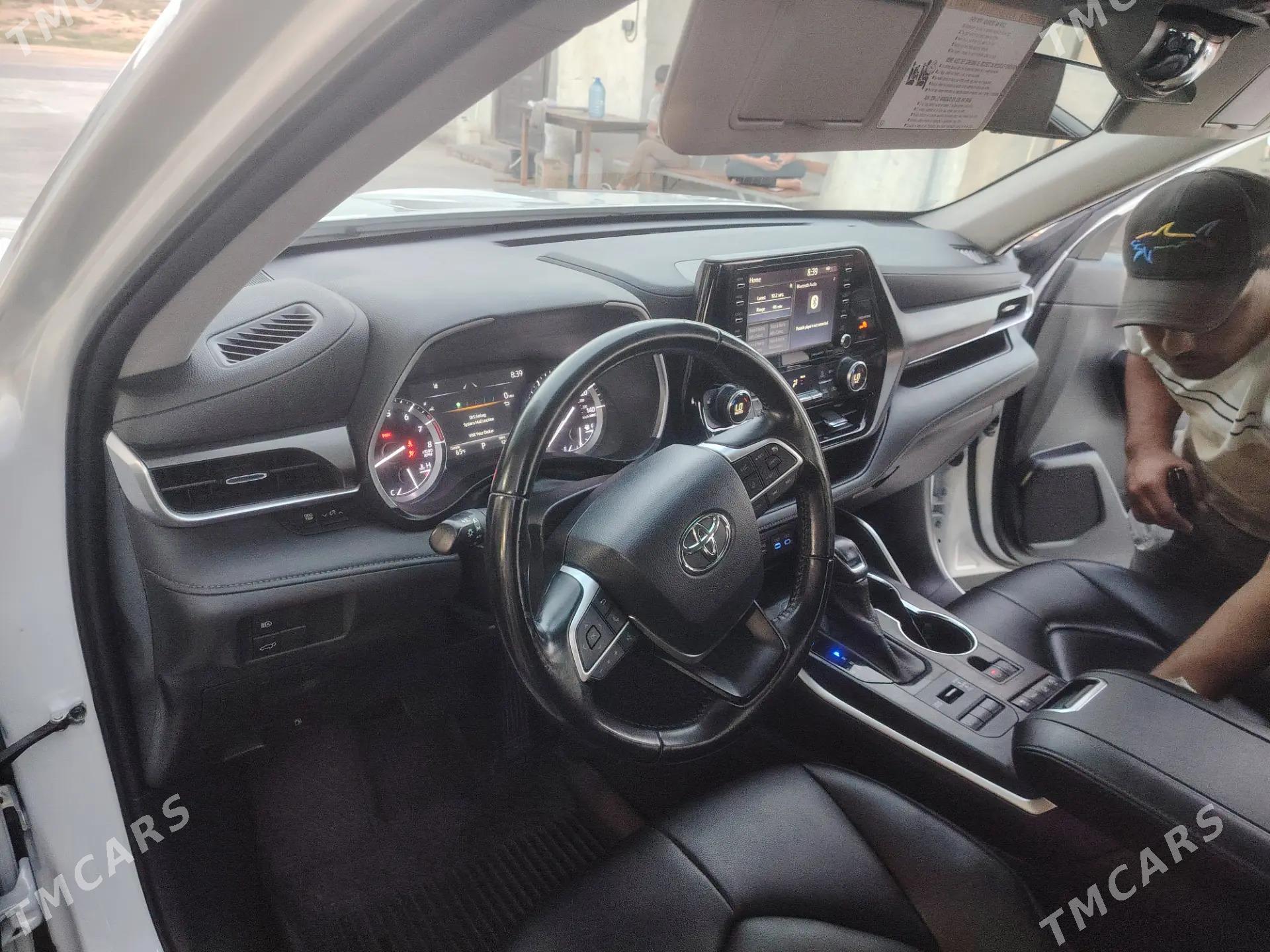 Toyota Highlander 2022 - 530 000 TMT - Ýolöten - img 2