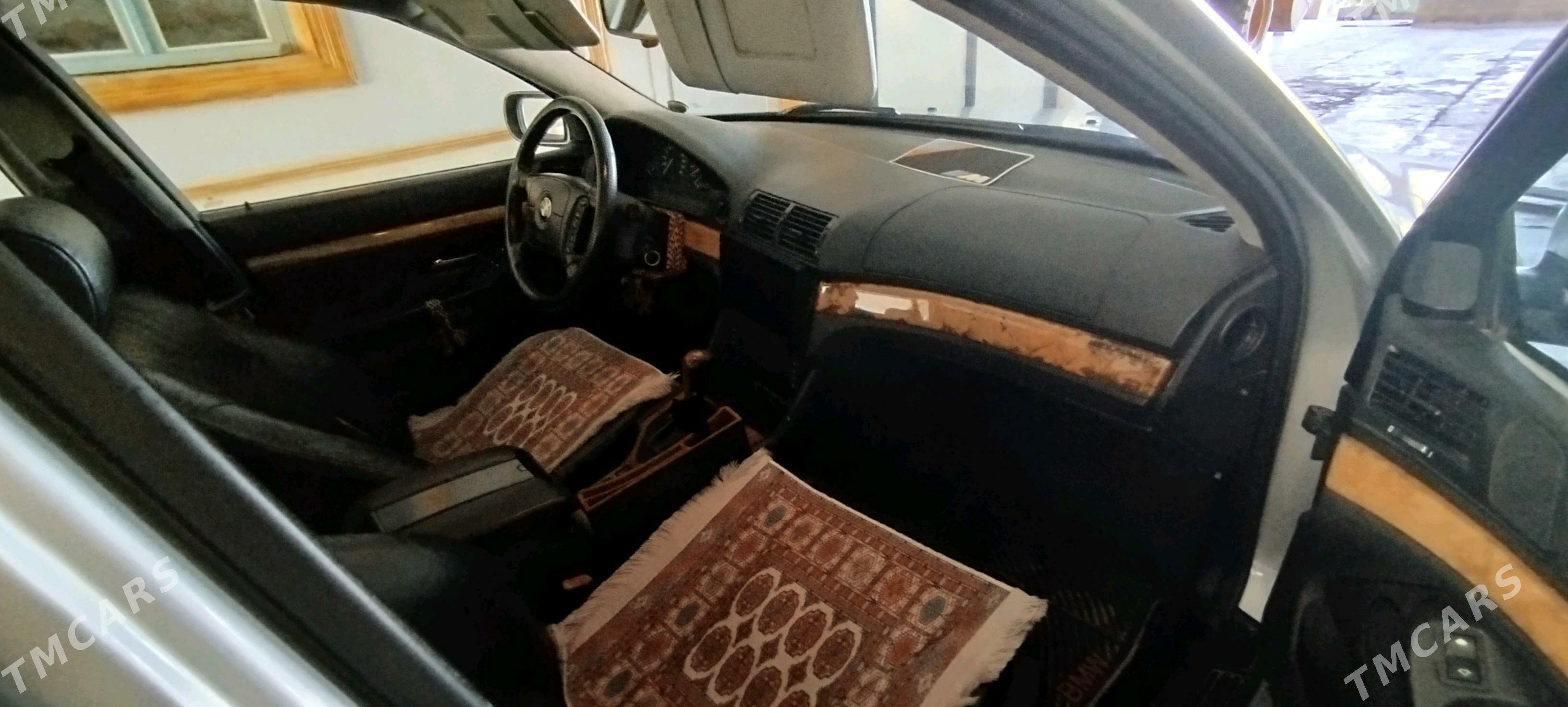 BMW E39 2001 - 130 000 TMT - Чарджоу - img 4
