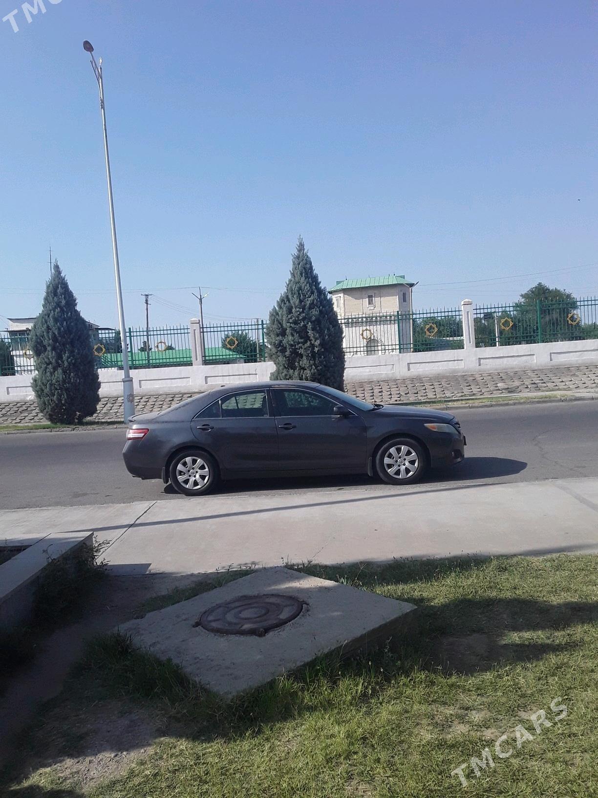 Toyota Camry 2011 - 210 000 TMT - Мары - img 9
