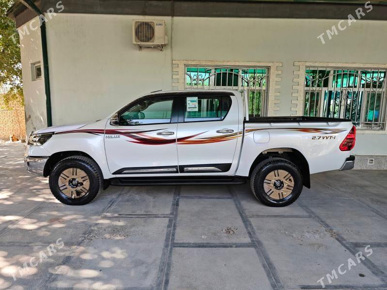 Toyota Hilux 2024 - 730 000 TMT - Мары - img 6