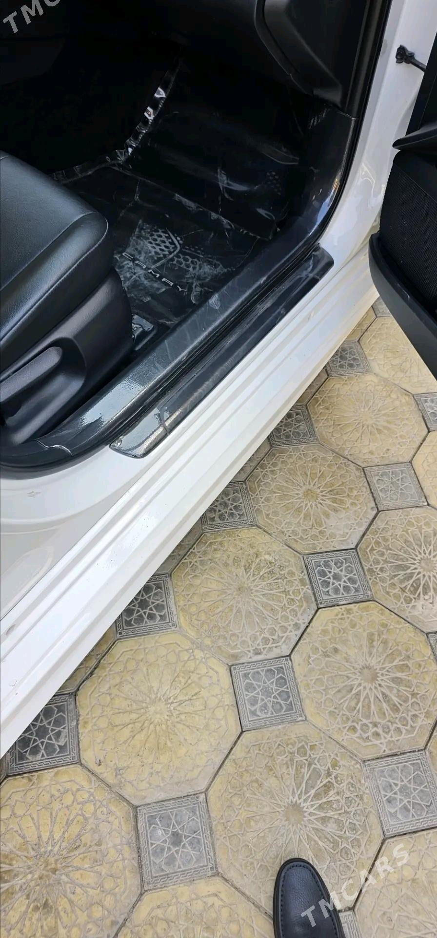 Toyota Camry 2018 - 300 000 TMT - Ашхабад - img 6