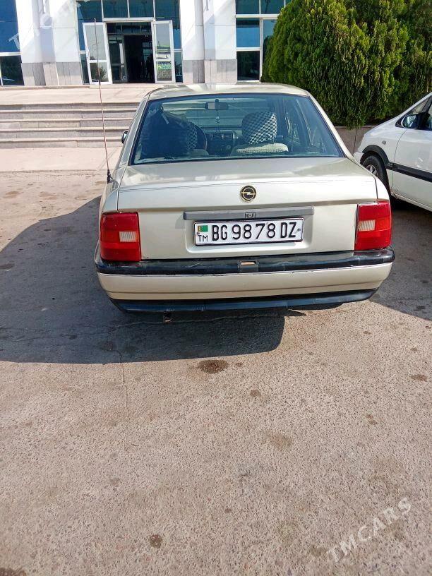 Opel Vectra 1992 - 40 000 TMT - Гурбансолтан Едже - img 2