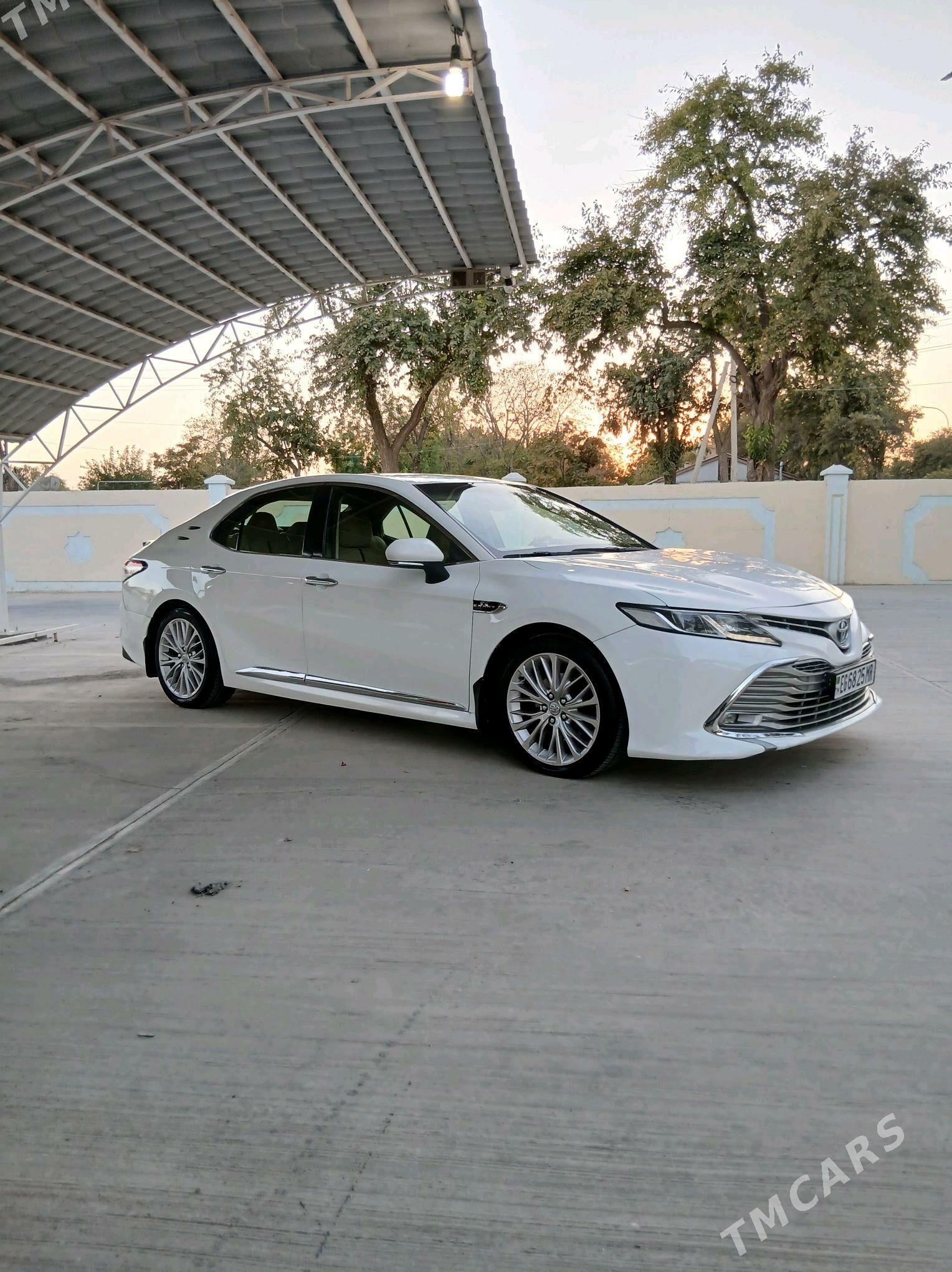 Toyota Camry Hybrid 2018 - 240 000 TMT - Байрамали - img 3