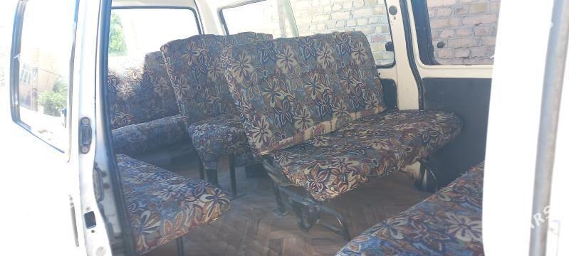 Toyota Hiace 2003 - 40 000 TMT - Мары - img 3