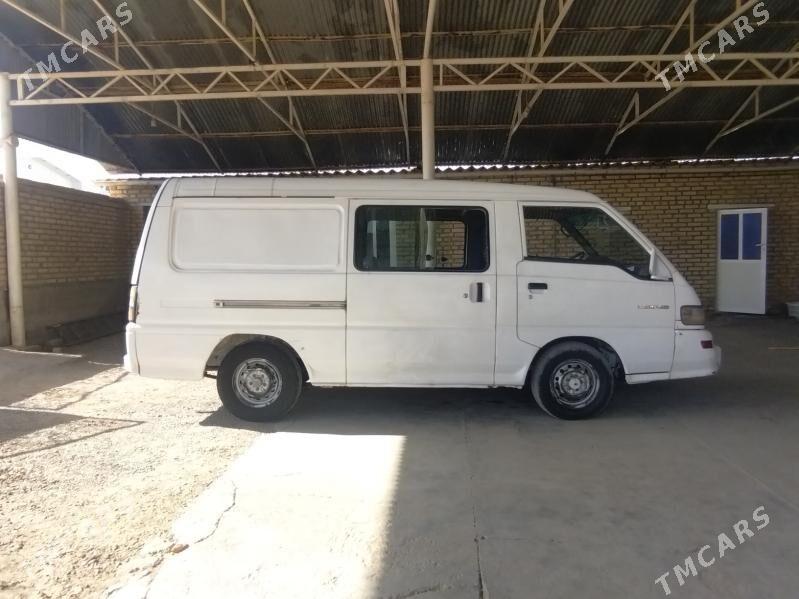 Toyota Hiace 2001 - 80 000 TMT - Ёлётен - img 2