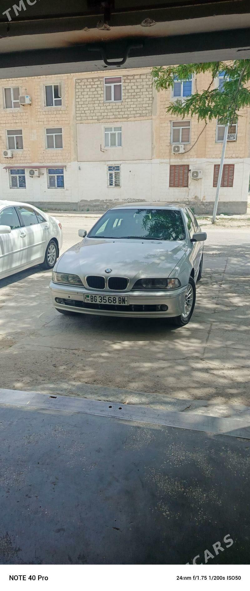 BMW E39 1999 - 125 000 TMT - Балканабат - img 2