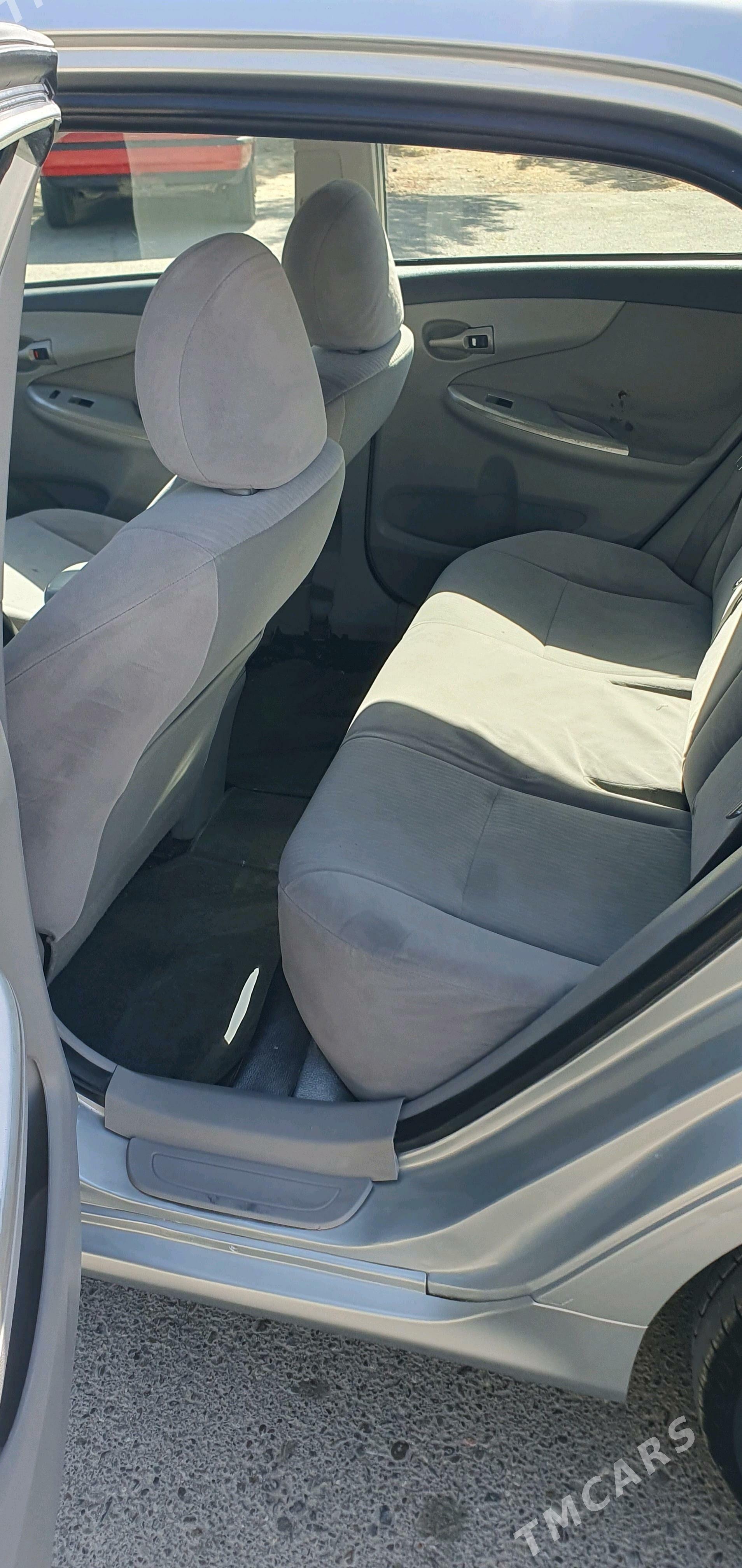 Toyota Corolla 2010 - 139 000 TMT - Кëши - img 8