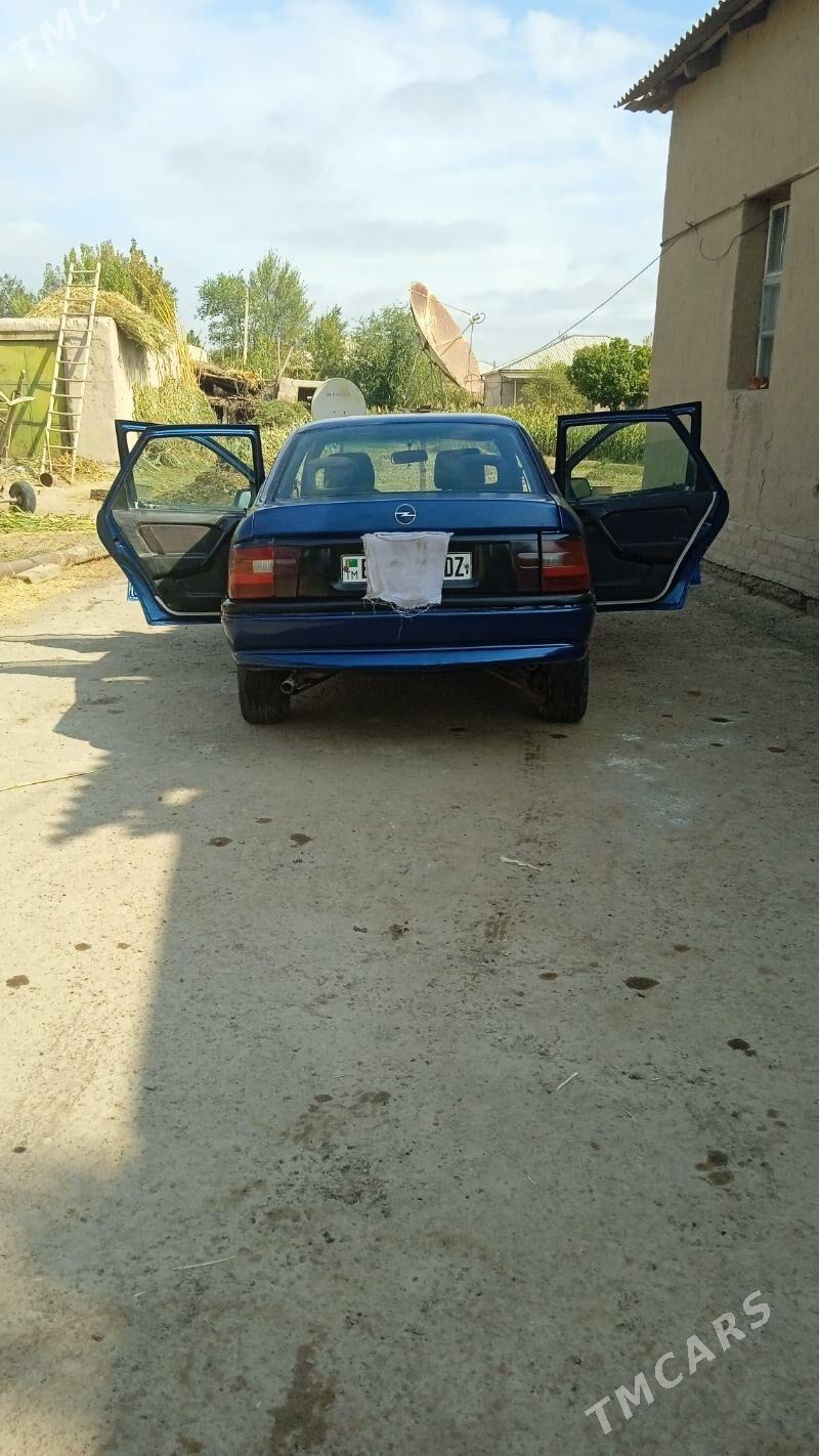 Opel Vectra 1993 - 35 000 TMT - Гурбансолтан Едже - img 3