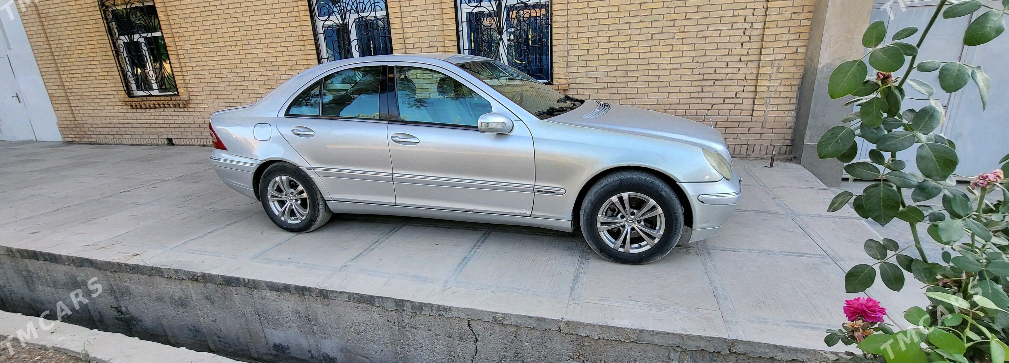 Mercedes-Benz C300 2002 - 65 000 TMT - Türkmenabat - img 4