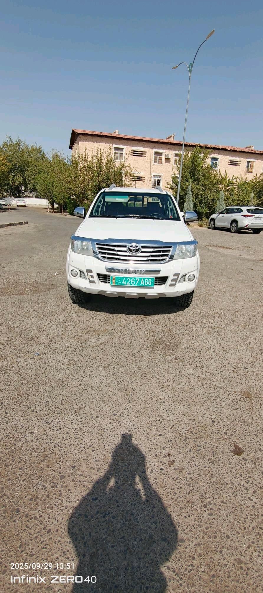 Toyota Hilux 2014 - 400 000 TMT - 6 мкр - img 2