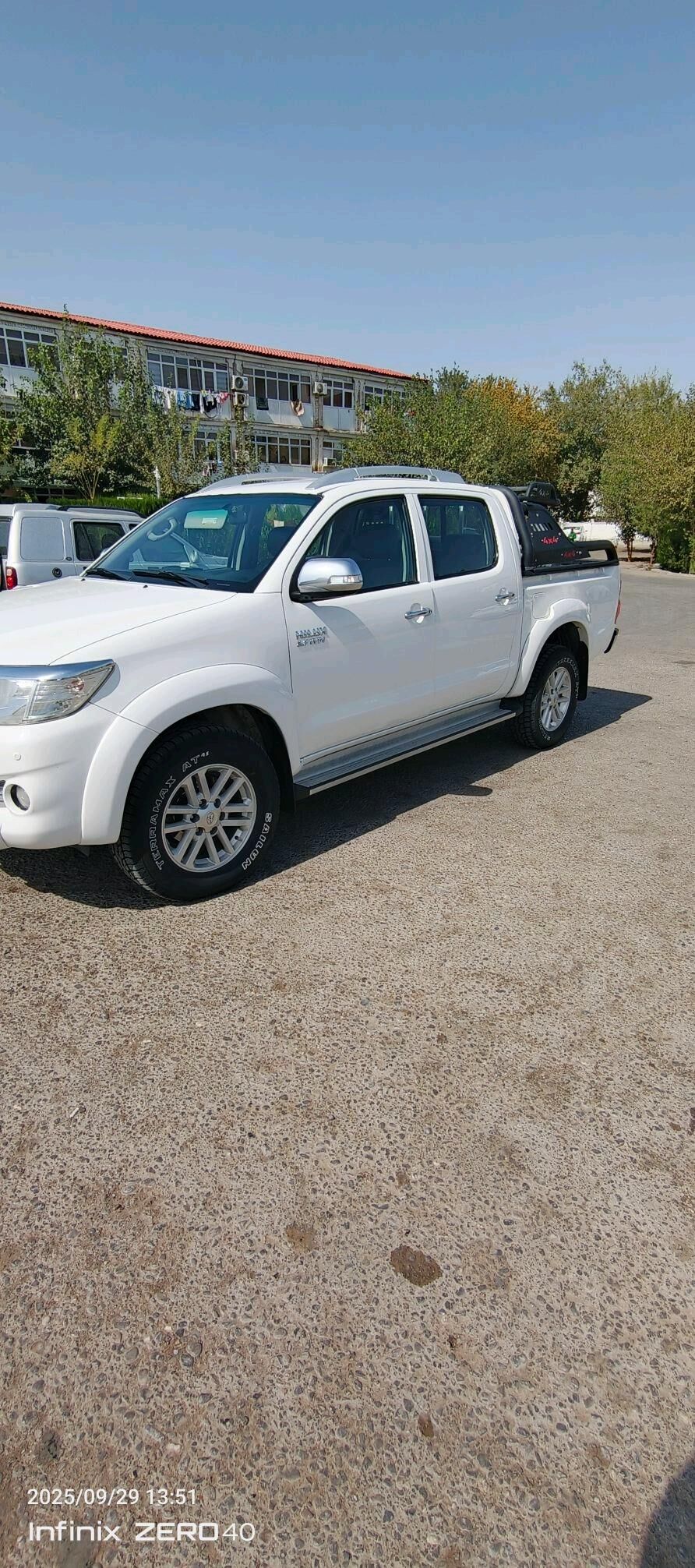 Toyota Hilux 2014 - 400 000 TMT - 6 мкр - img 4