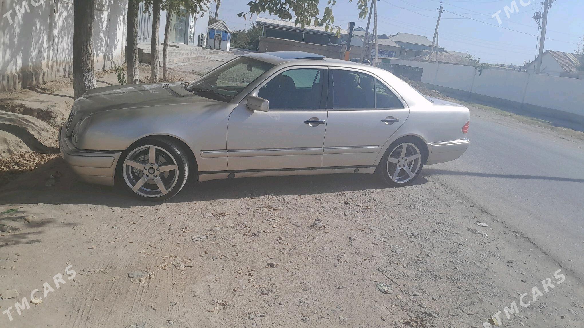 Mercedes-Benz E320 1999 - 55 000 TMT - Мары - img 4