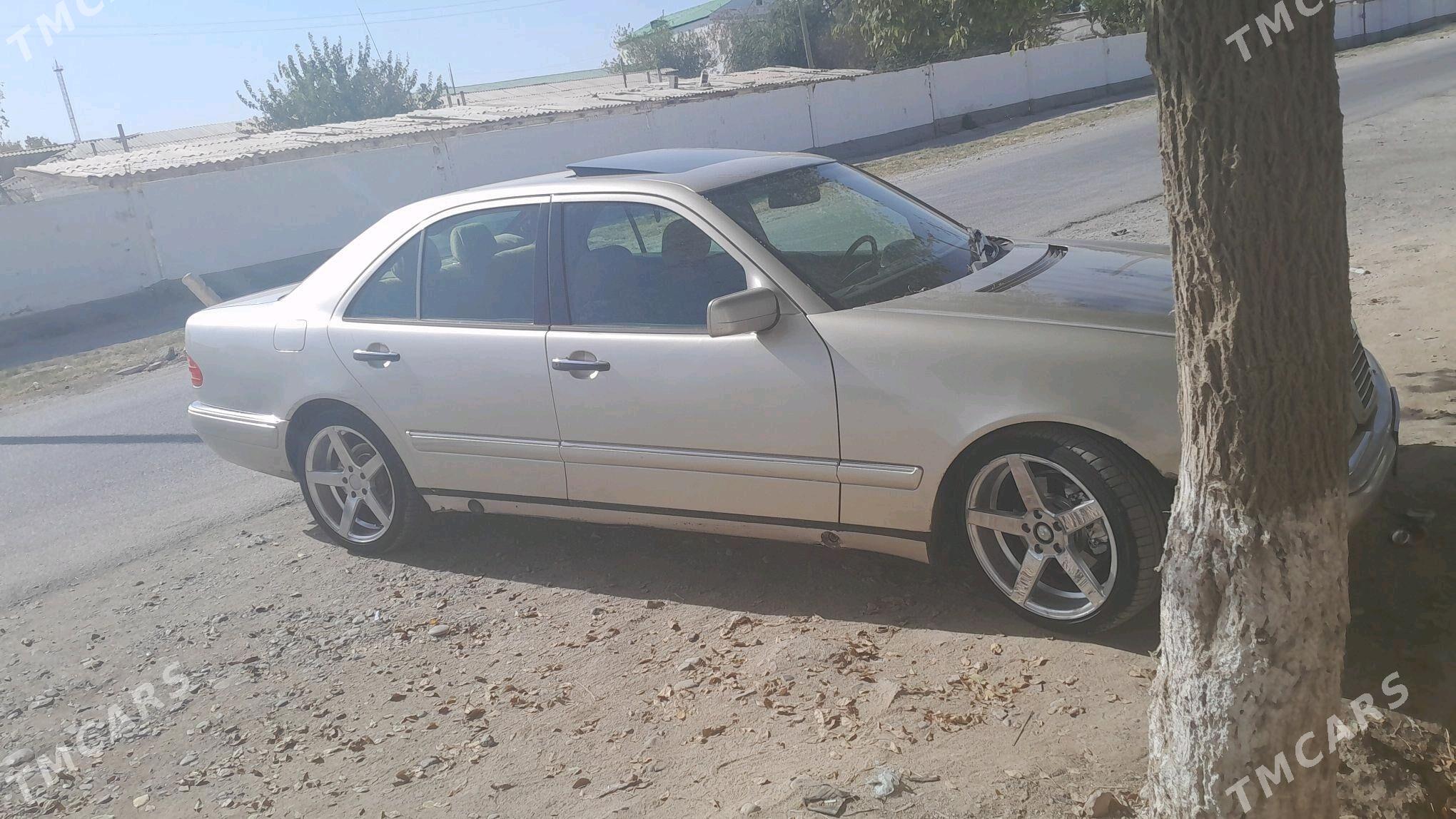 Mercedes-Benz E320 1999 - 55 000 TMT - Мары - img 3