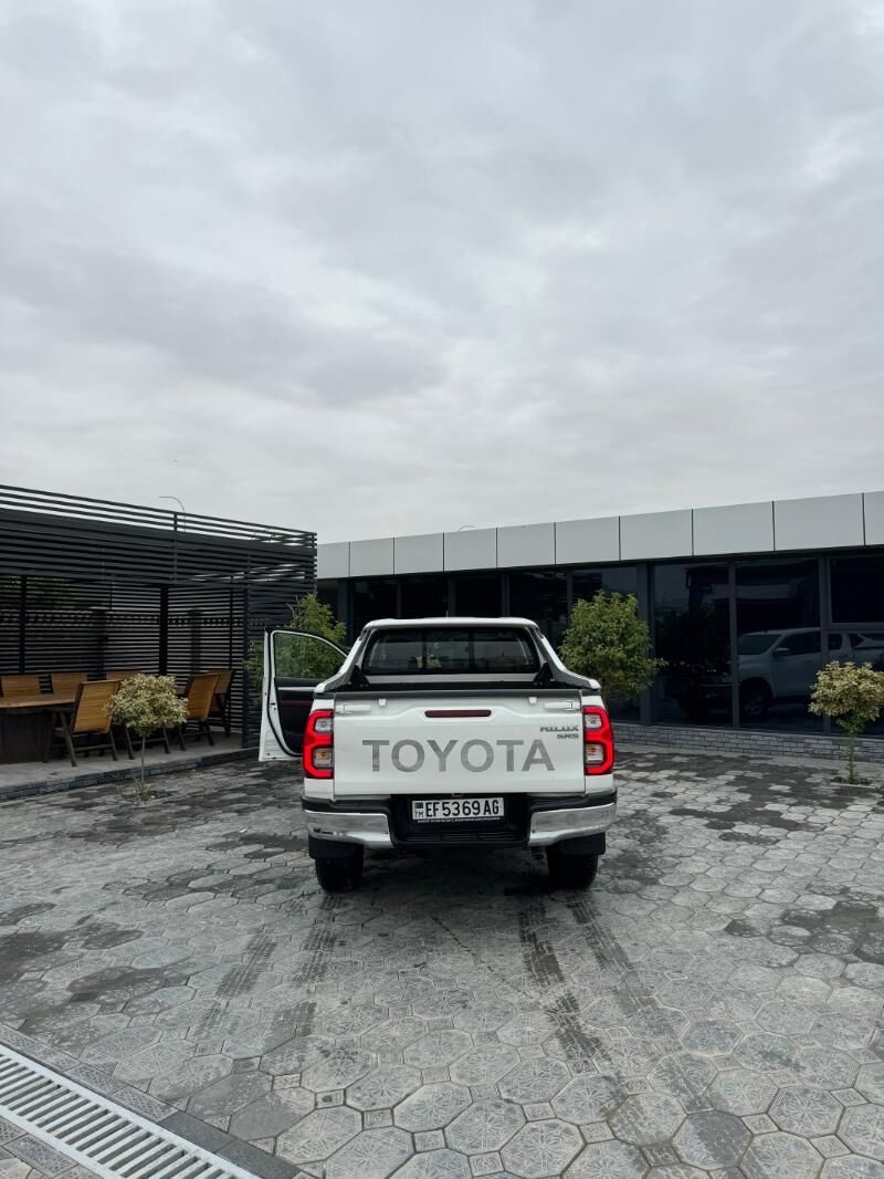 Toyota Hilux 2024 - 584 000 TMT - Aşgabat - img 5