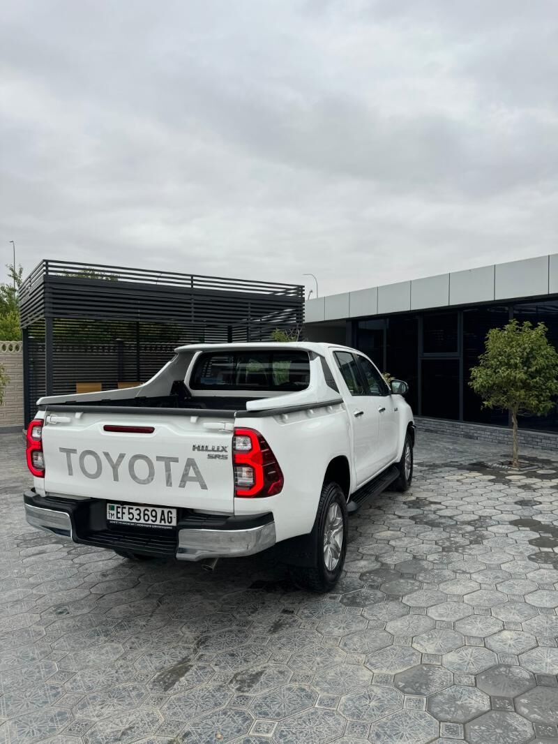 Toyota Hilux 2024 - 584 000 TMT - Aşgabat - img 4