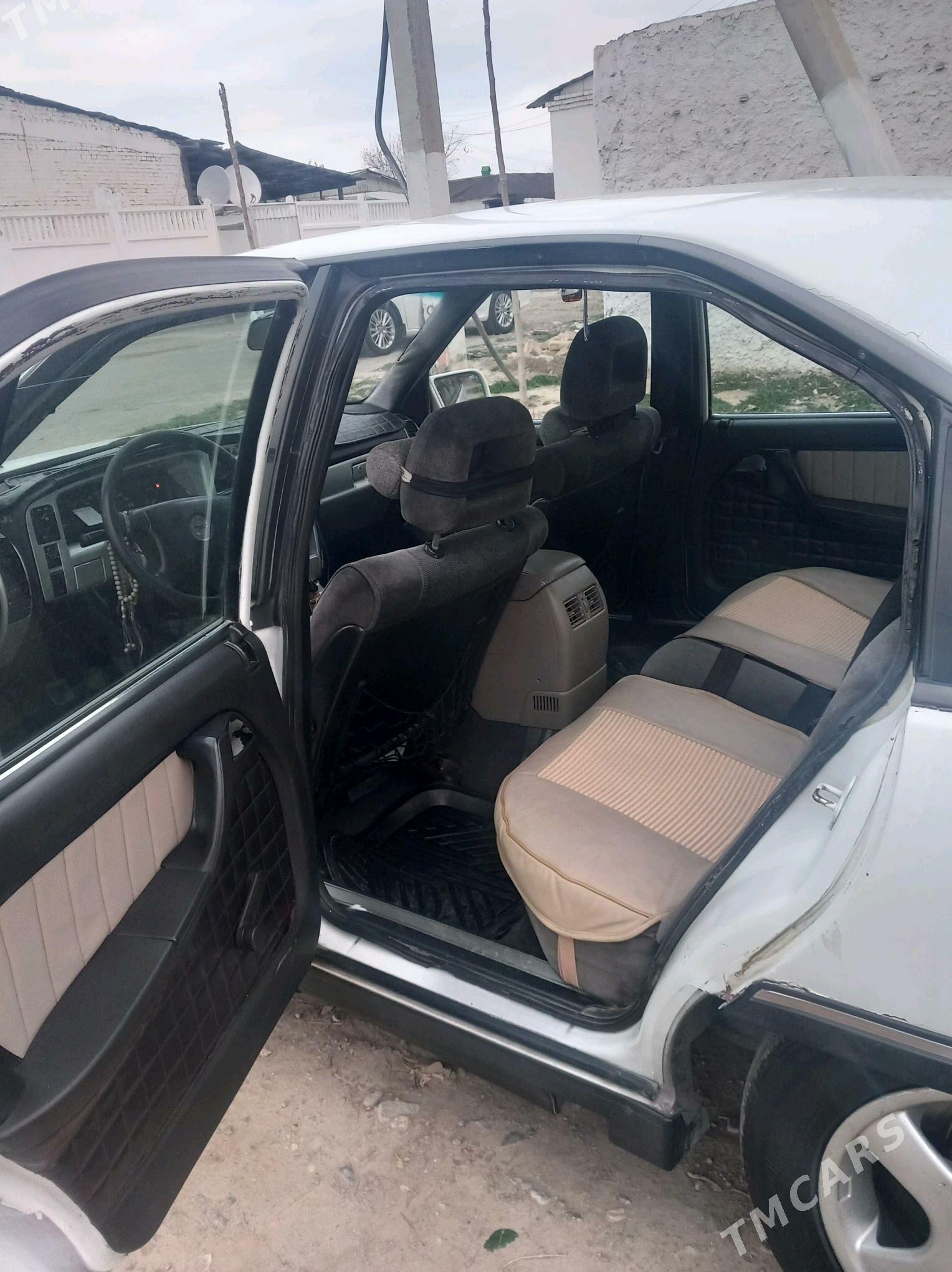 Opel Omega 1993 - 26 000 TMT - Бекреве - img 3