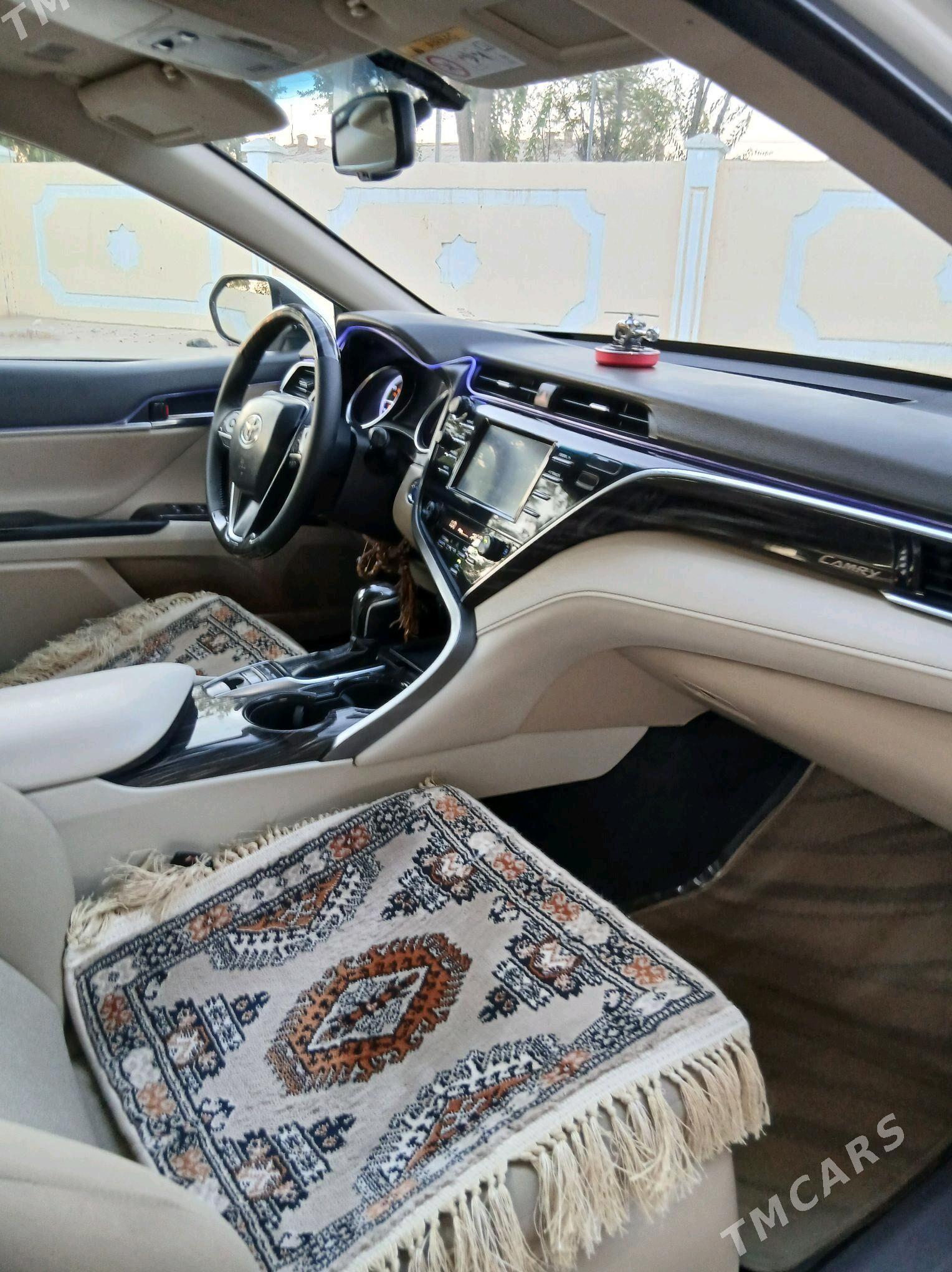 Toyota Camry Hybrid 2018 - 240 000 TMT - Байрамали - img 8