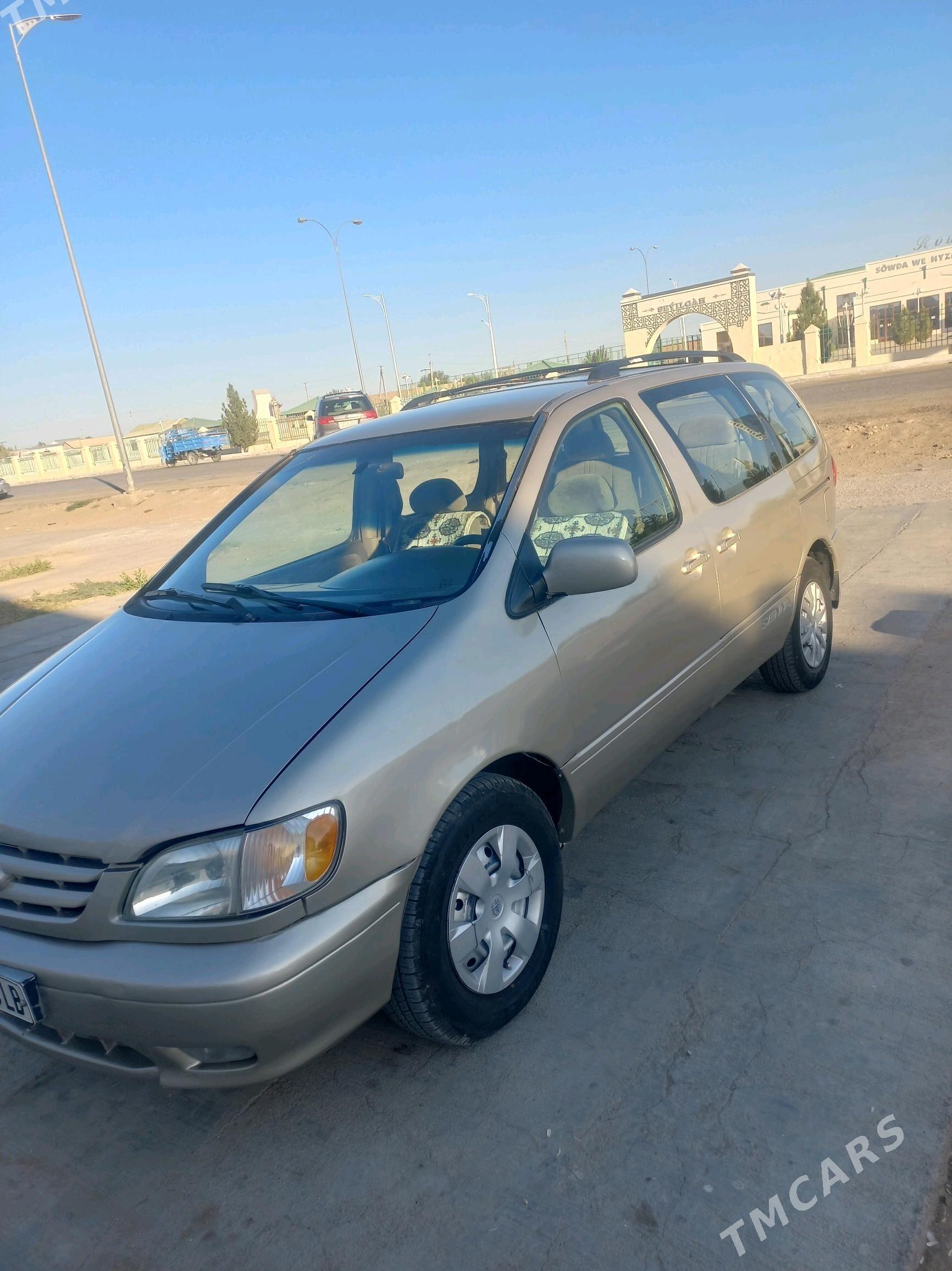 Toyota Sienna 2002 - 140 000 TMT - Туркменабат - img 2