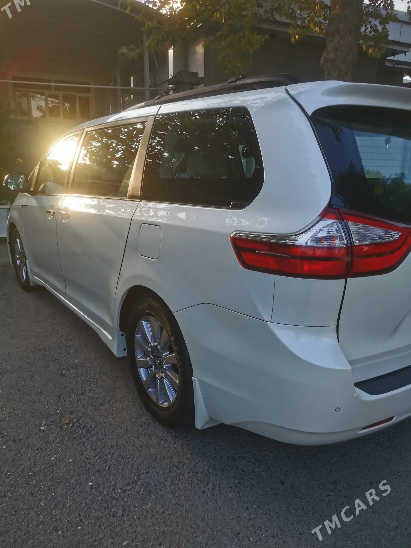 Toyota Sienna 2018 - 405 000 TMT - Ашхабад - img 4