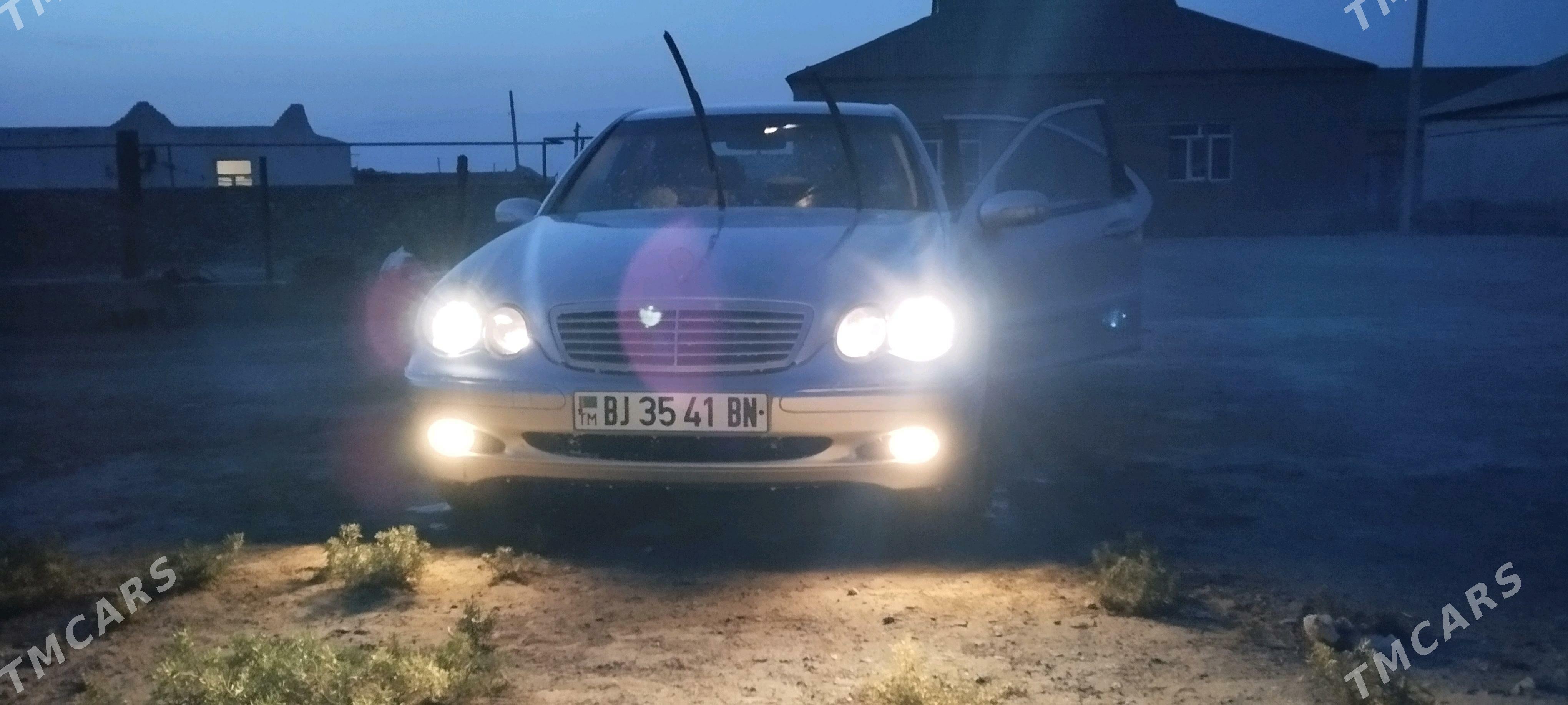 Mercedes-Benz C-Class 2001 - 80 000 TMT - Gyzylarbat - img 2