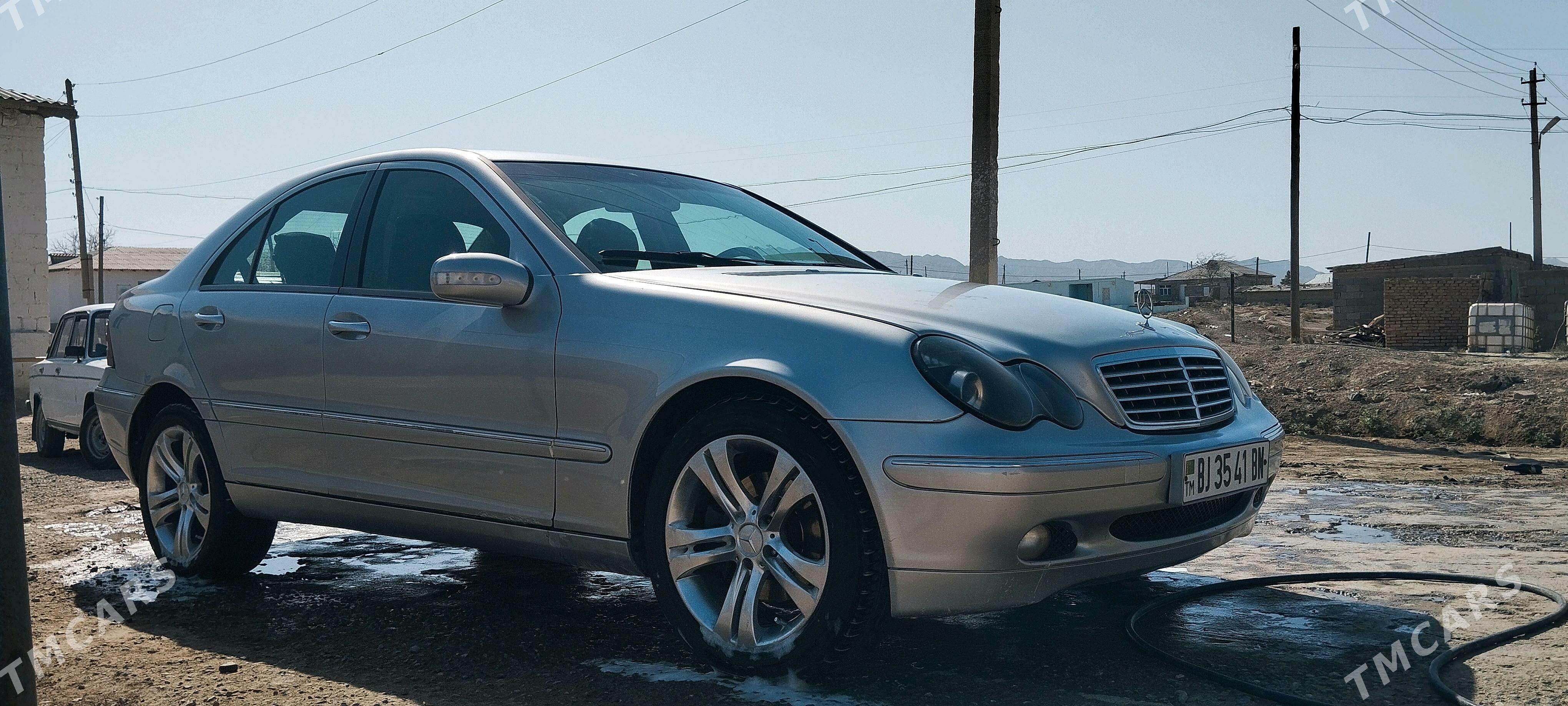 Mercedes-Benz C-Class 2001 - 80 000 TMT - Gyzylarbat - img 3