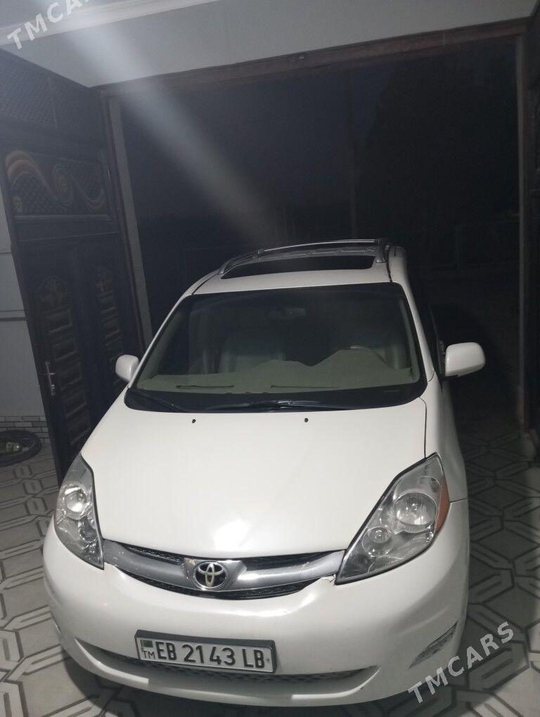 Toyota Sienna 2004 - 220 000 TMT - Дянев - img 3
