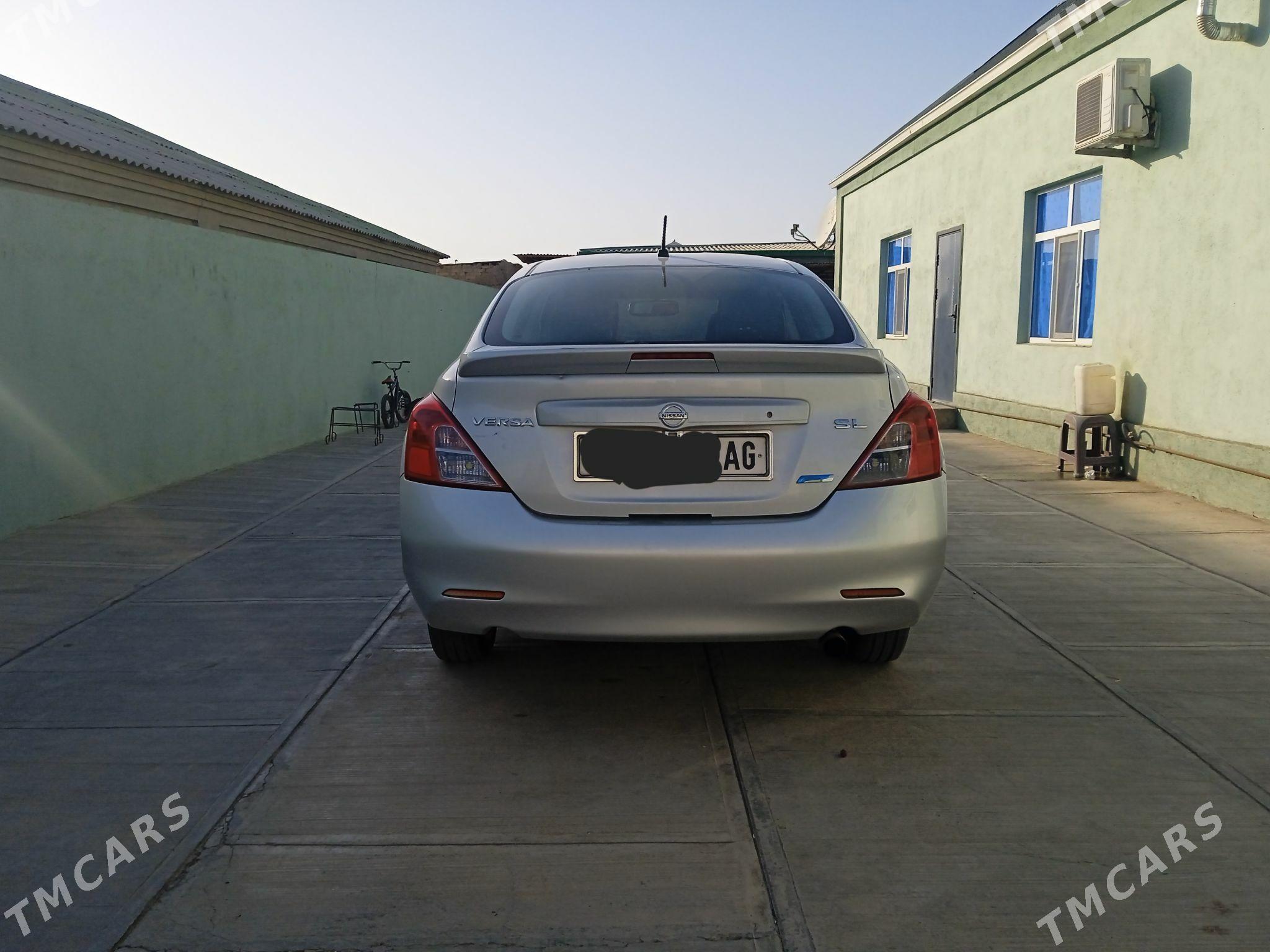 Nissan Versa 2013 - 111 000 TMT - Бузмеин - img 2