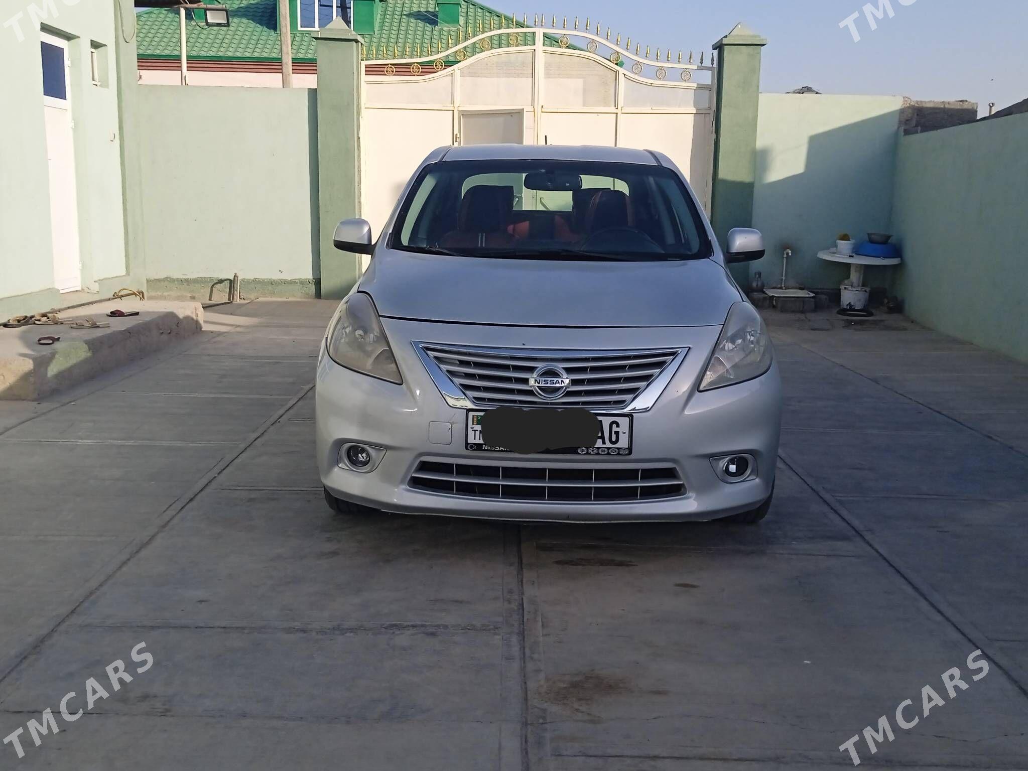 Nissan Versa 2013 - 111 000 TMT - Бузмеин - img 3