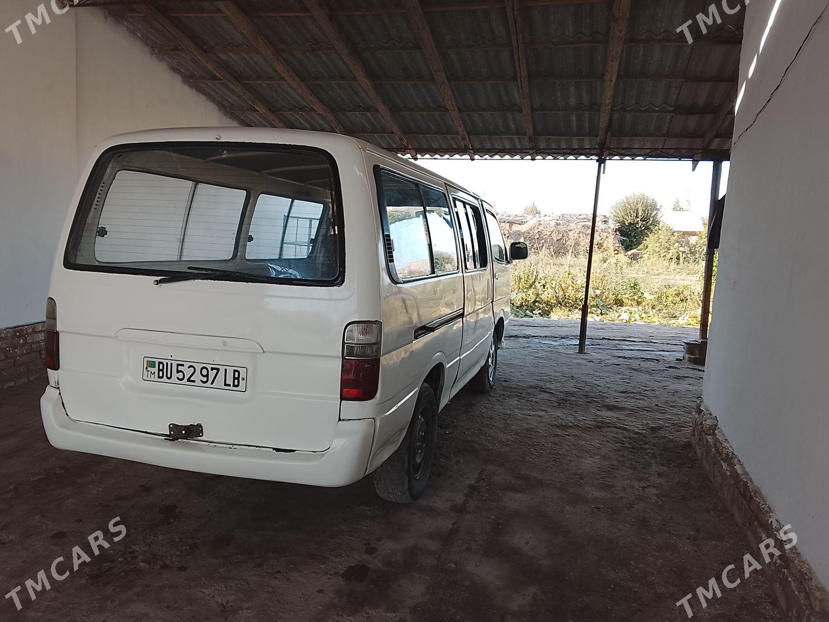 Toyota Hiace 2004 - 45 000 TMT - Kerki - img 2