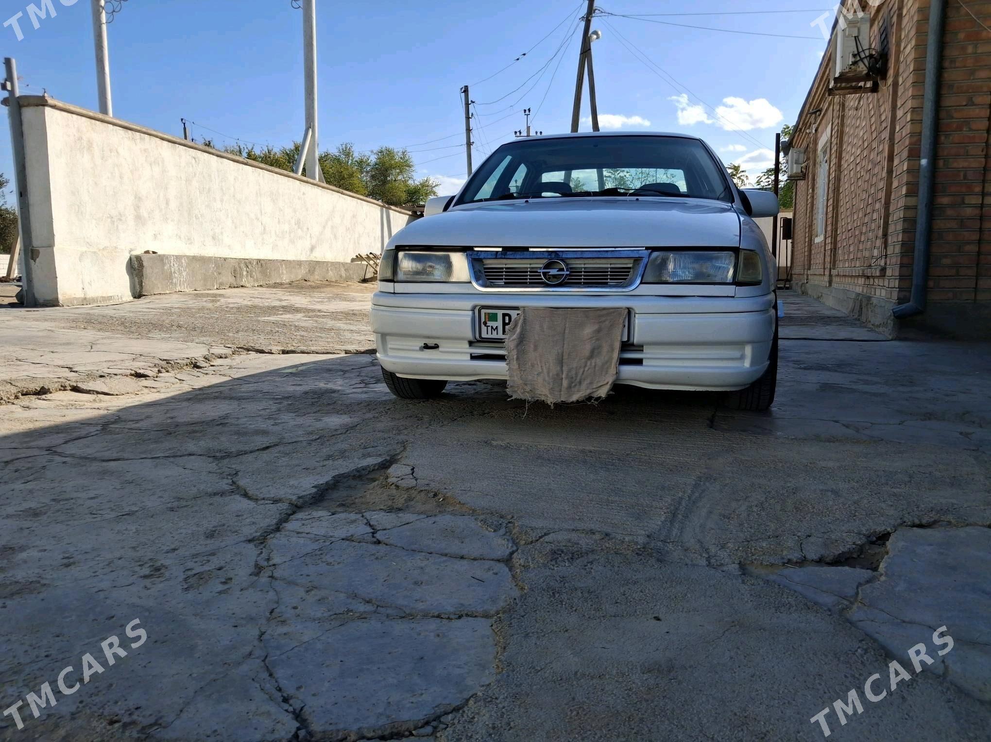 Opel Vectra 1993 - 36 000 TMT - Бахарден - img 2