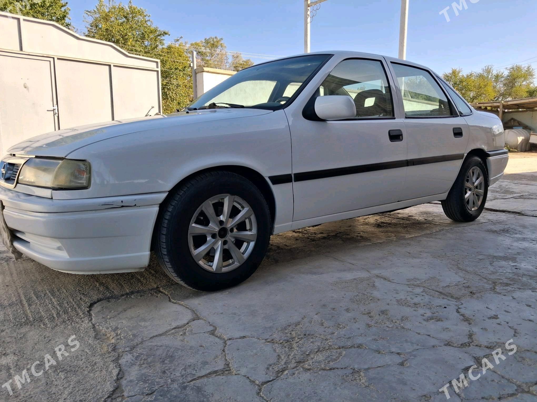 Opel Vectra 1993 - 36 000 TMT - Бахарден - img 4