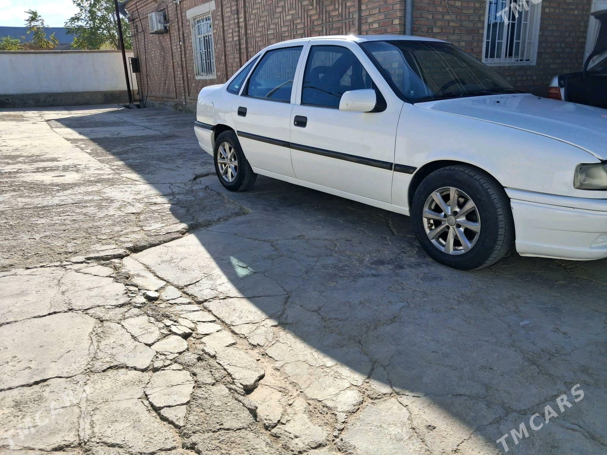Opel Vectra 1993 - 36 000 TMT - Бахарден - img 3