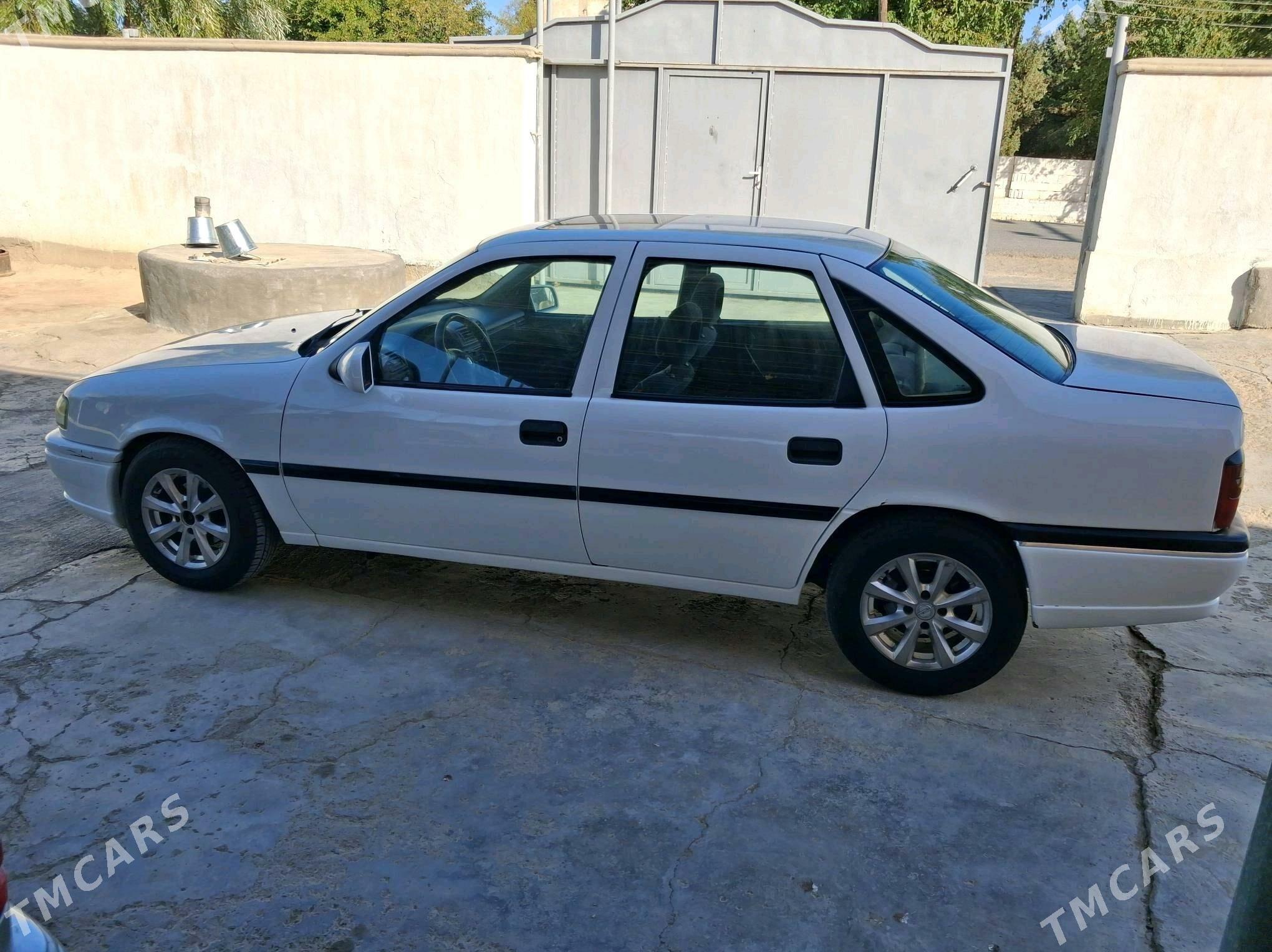 Opel Vectra 1993 - 36 000 TMT - Бахарден - img 5