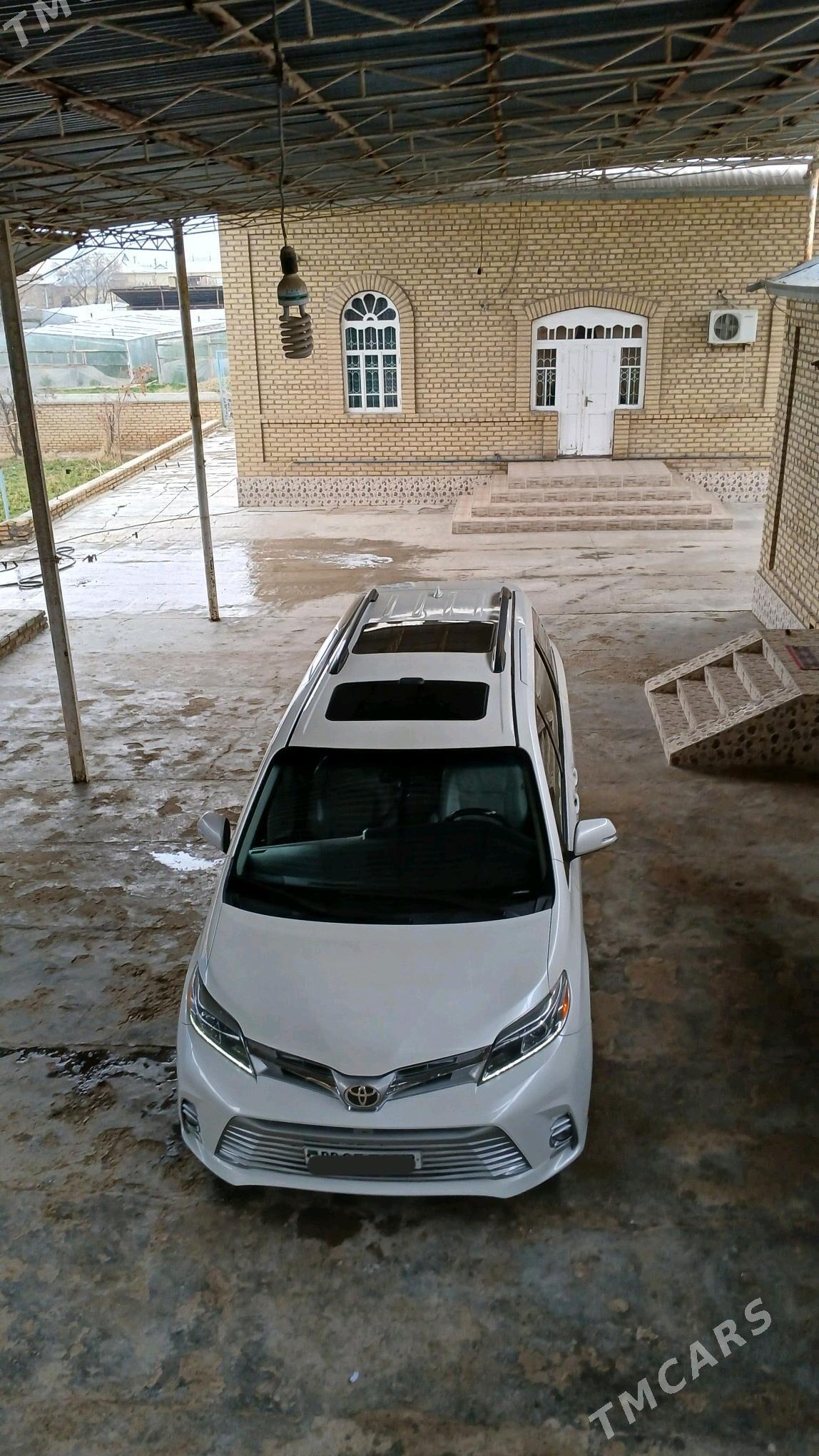 Toyota Sienna 2019 - 485 000 TMT - Мары - img 3