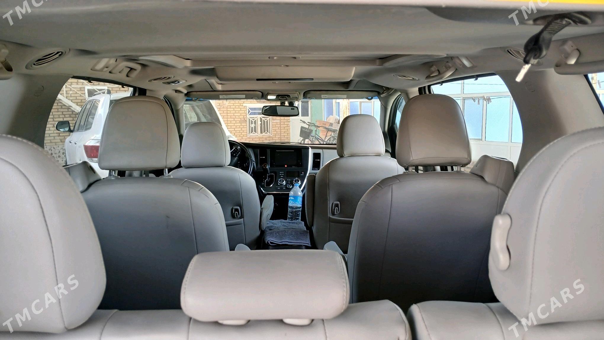 Toyota Sienna 2019 - 485 000 TMT - Мары - img 10