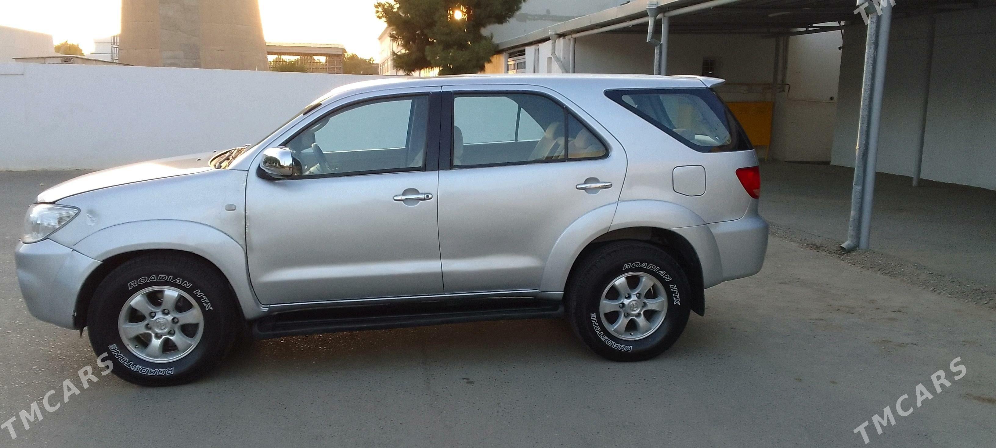 Toyota Fortuner 2010 - 200 000 TMT - Aşgabat - img 3