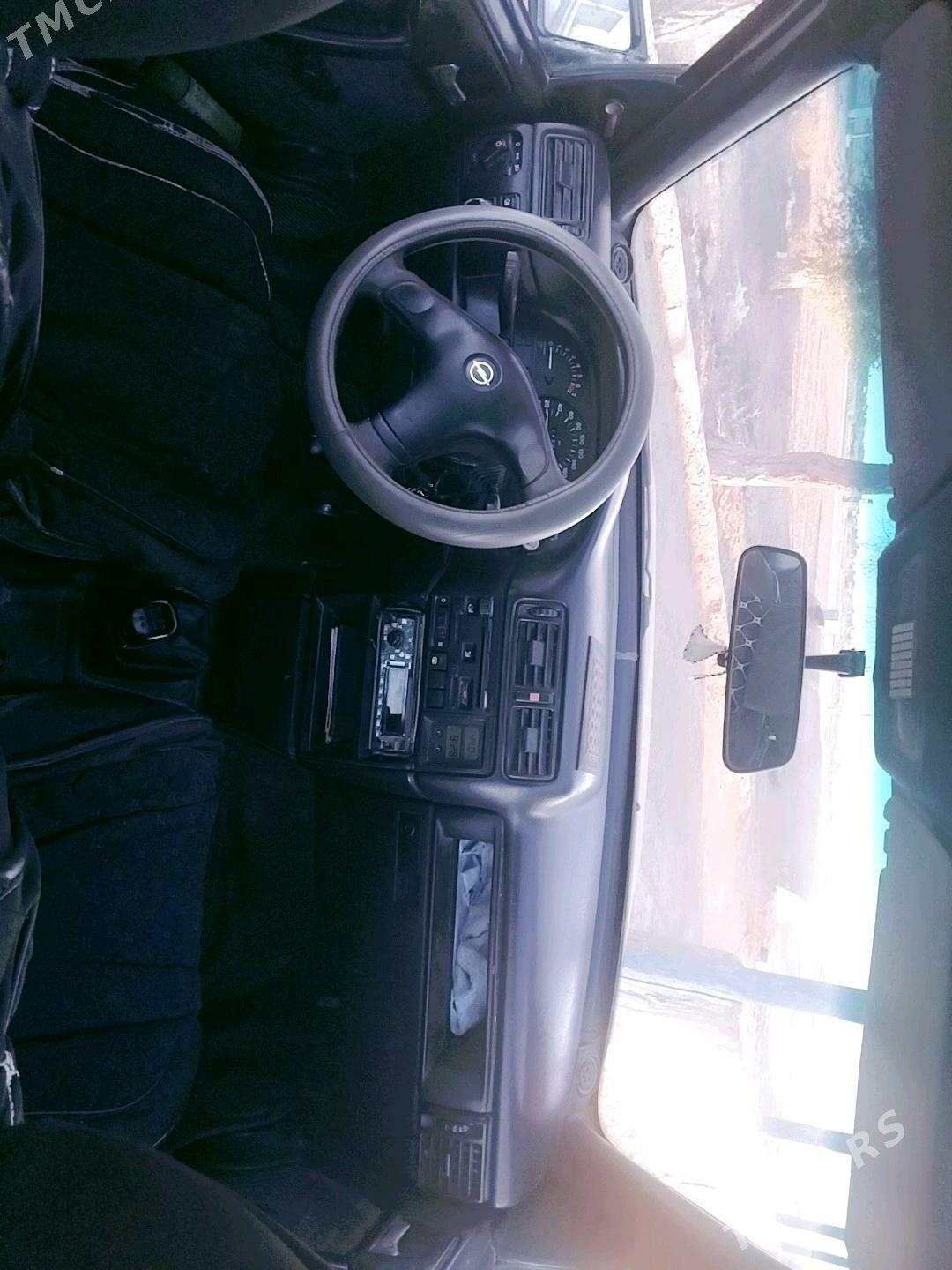 Opel Vectra 1994 - 35 000 TMT - Гурбансолтан Едже - img 2