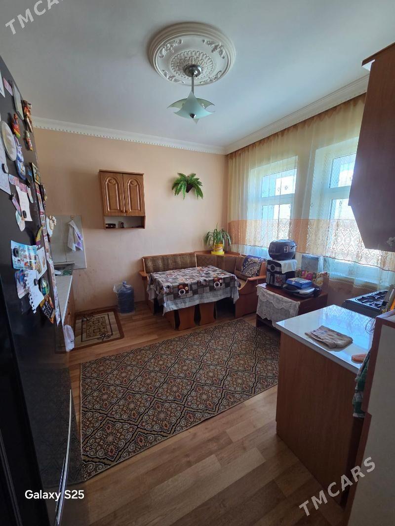 продаётся квартира - Türkmenbaşy - img 10