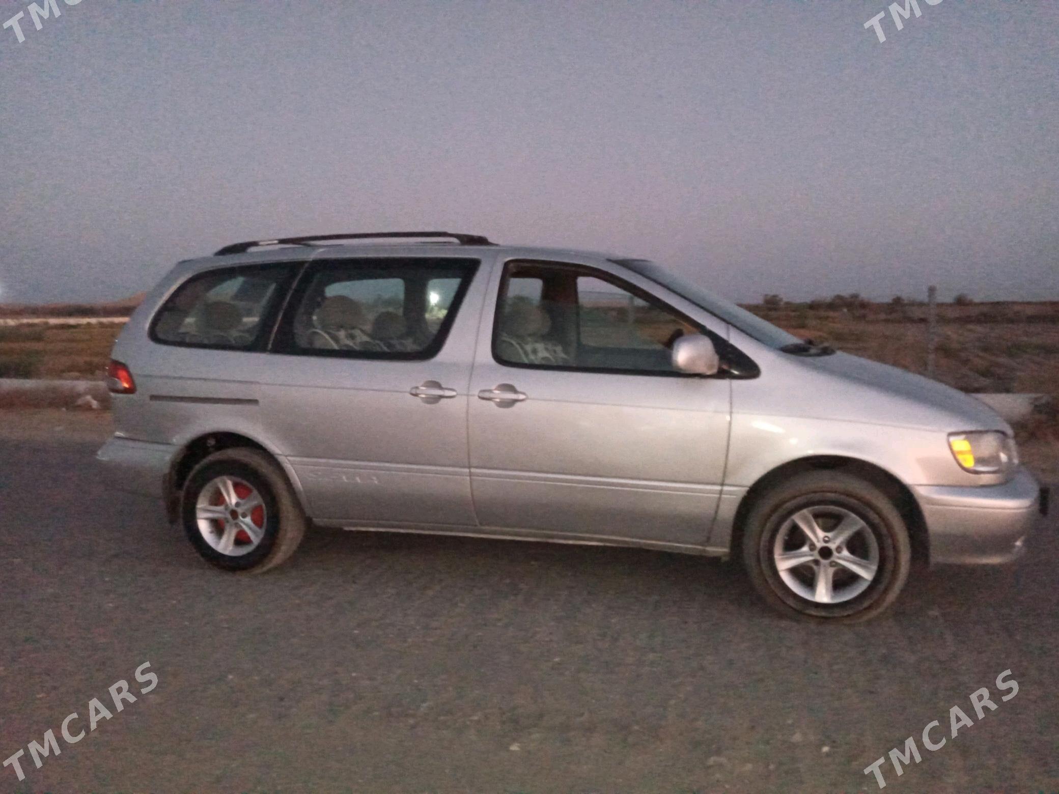 Toyota Sienna 2001 - 130 000 TMT - Сейди - img 3