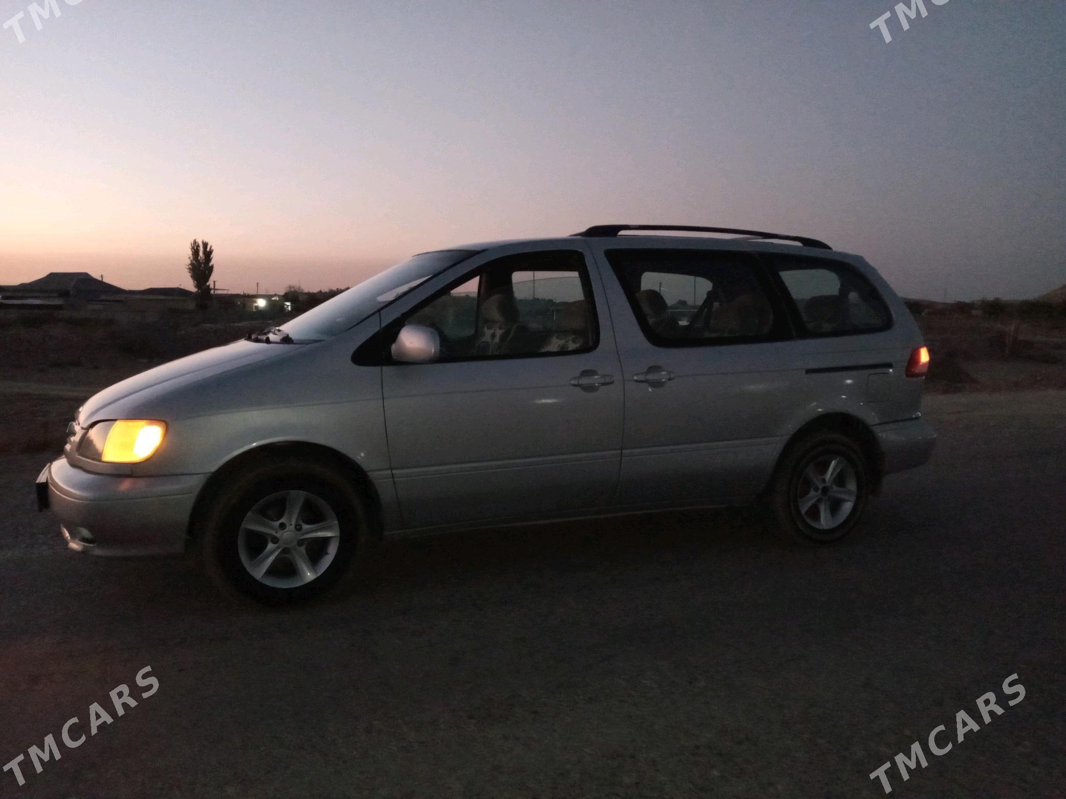 Toyota Sienna 2001 - 130 000 TMT - Сейди - img 4