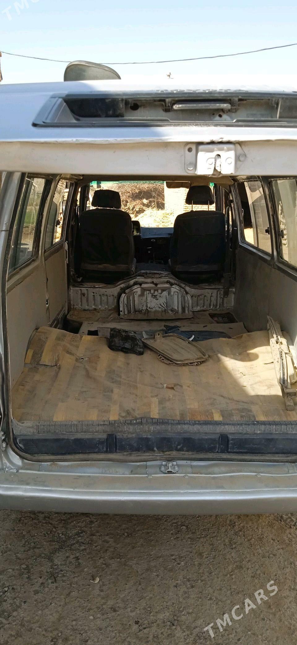 Toyota Hiace 1989 - 45 000 TMT - Мары - img 3