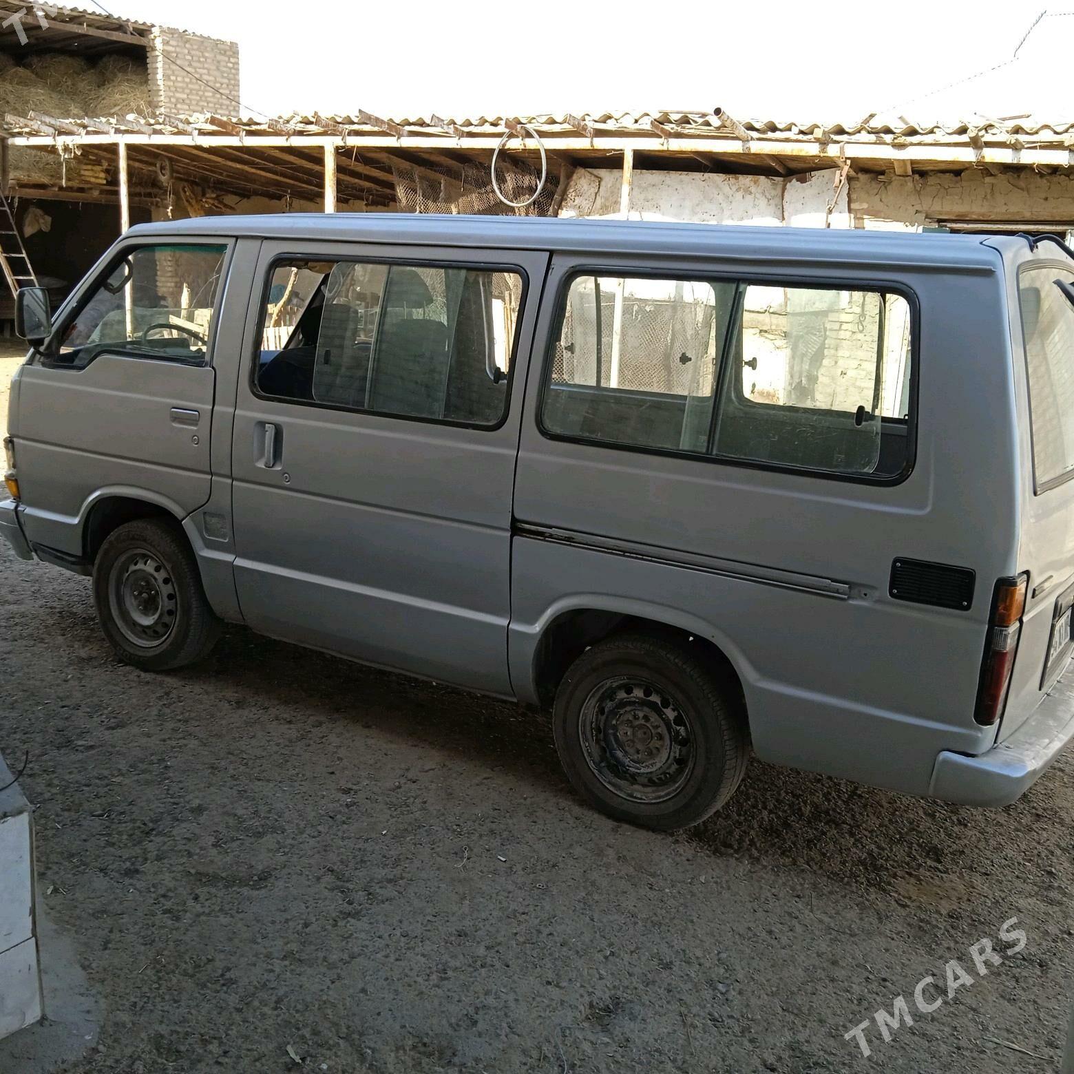 Toyota Hiace 1989 - 45 000 TMT - Мары - img 4