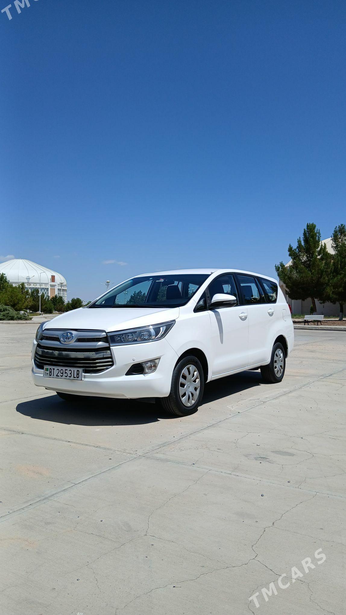 Toyota Innova 2020 - 250 000 TMT - Saýat - img 2