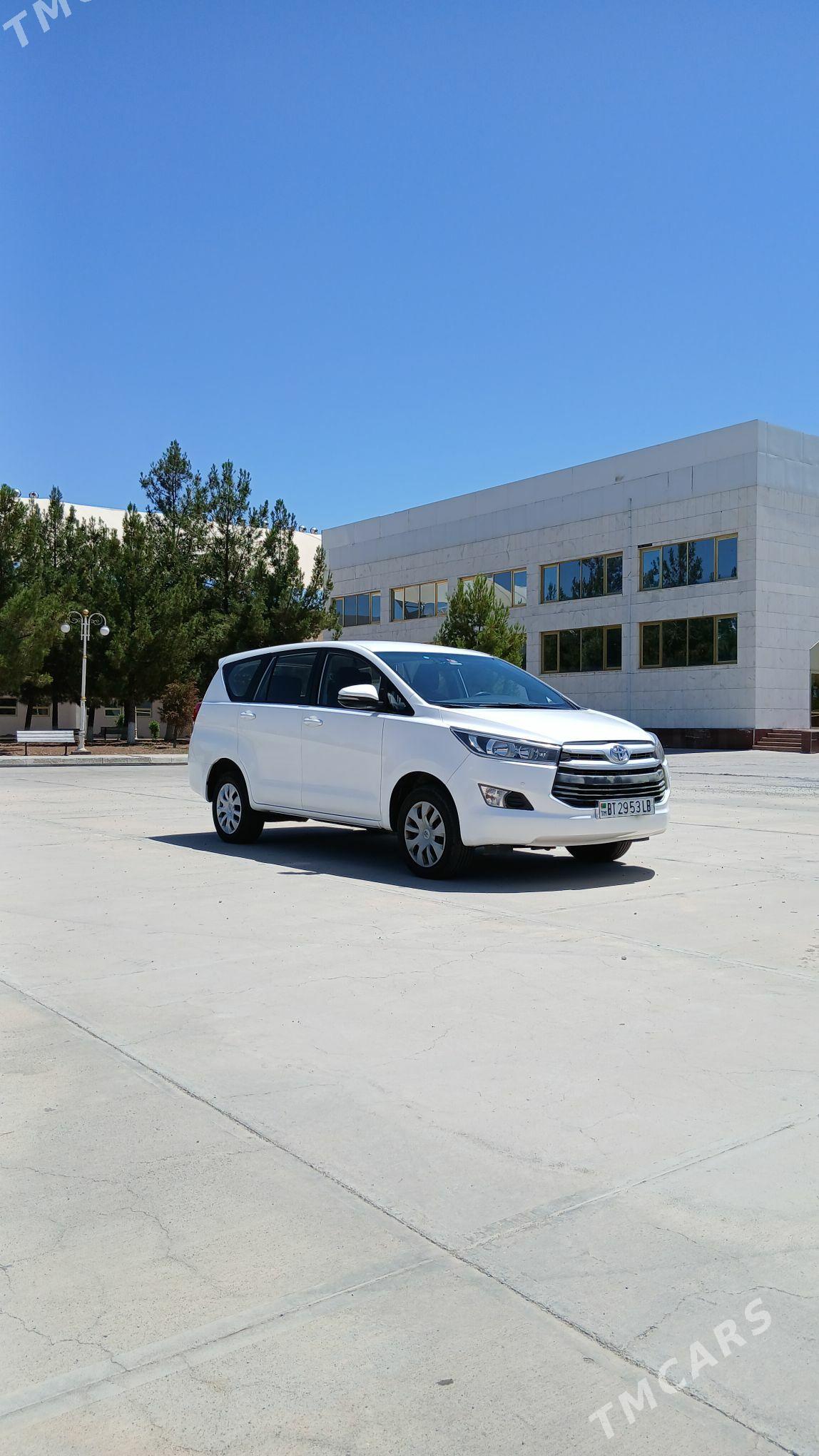Toyota Innova 2020 - 250 000 TMT - Saýat - img 5