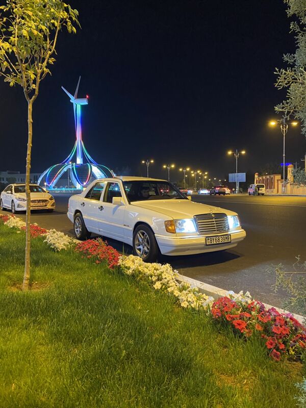 Mercedes-Benz E320 1989 - 43 000 TMT - Мары - img 1