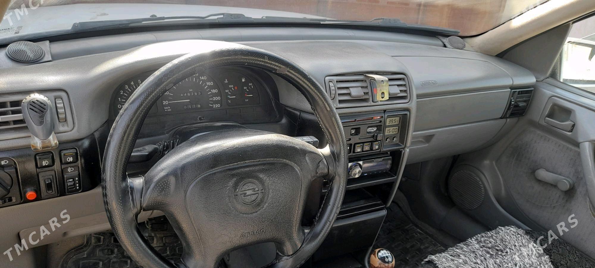 Opel Vectra 1995 - 38 000 TMT - Бахарден - img 3