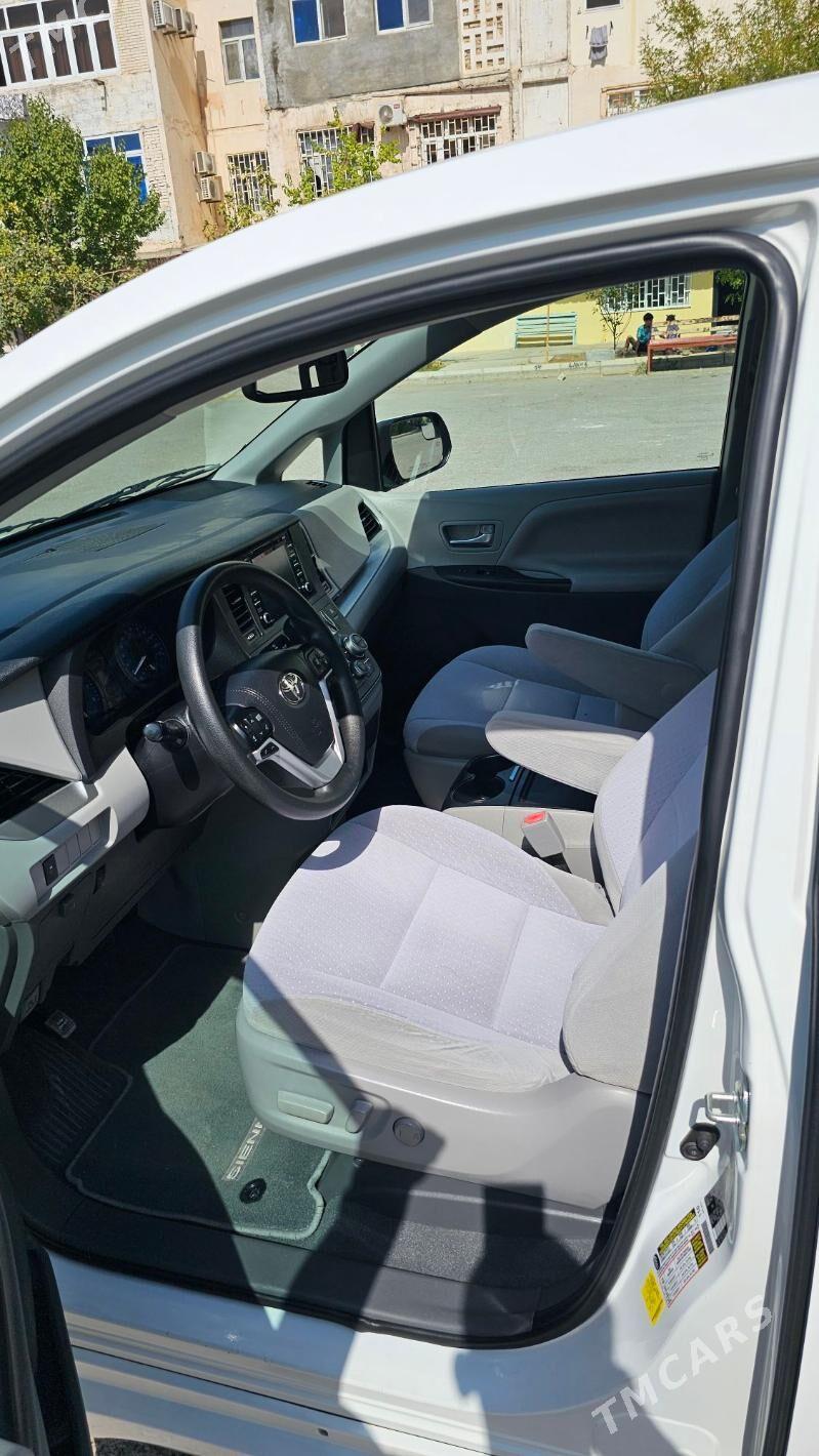 Toyota Sienna 2020 - 450 000 TMT - Ашхабад - img 9