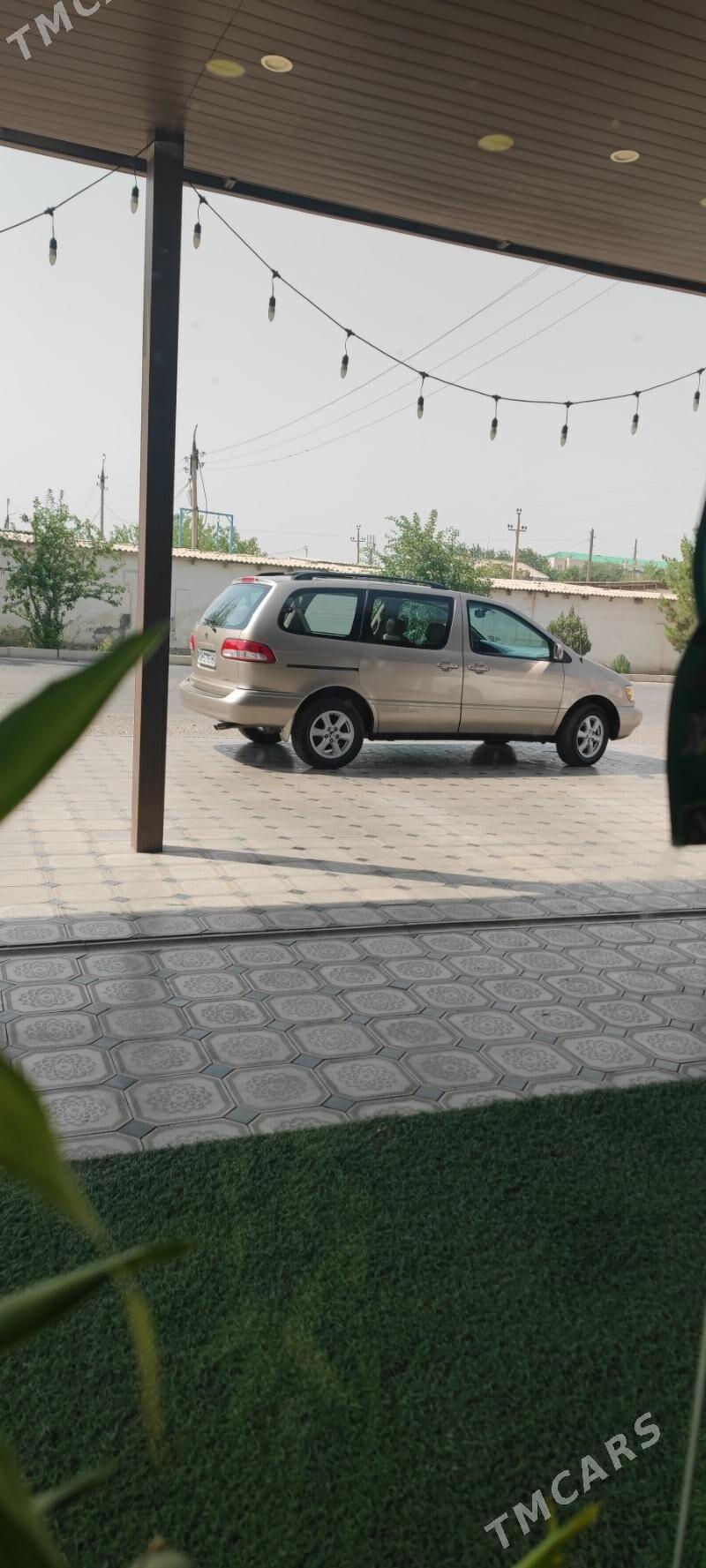 Toyota Sienna 2000 - 175 000 TMT - Мары - img 3